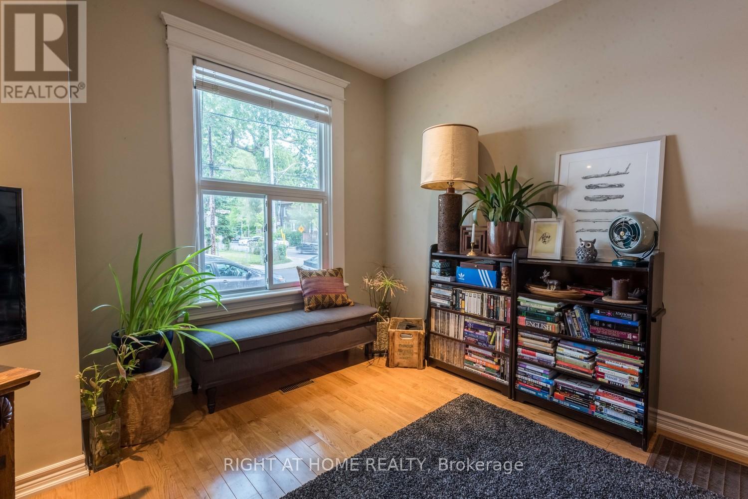 Unit 1 - 52 Mcmurray Avenue, Toronto, Ontario  M6P 2T1 - Photo 5 - W13234752