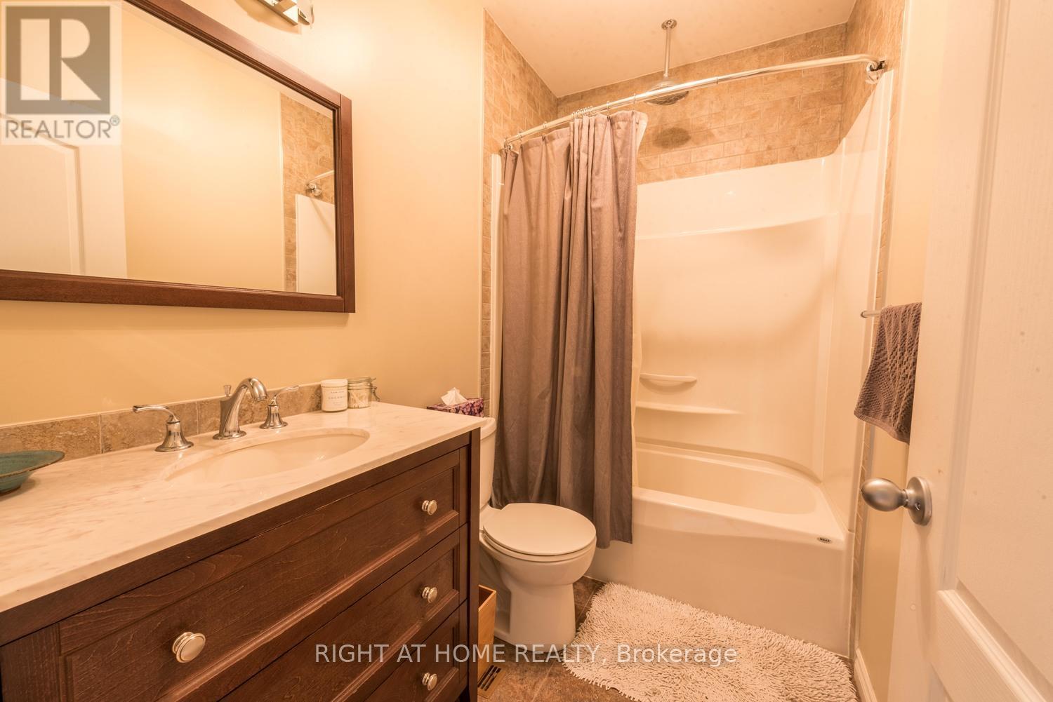 Unit 1 - 52 Mcmurray Avenue, Toronto, Ontario  M6P 2T1 - Photo 7 - W13234752