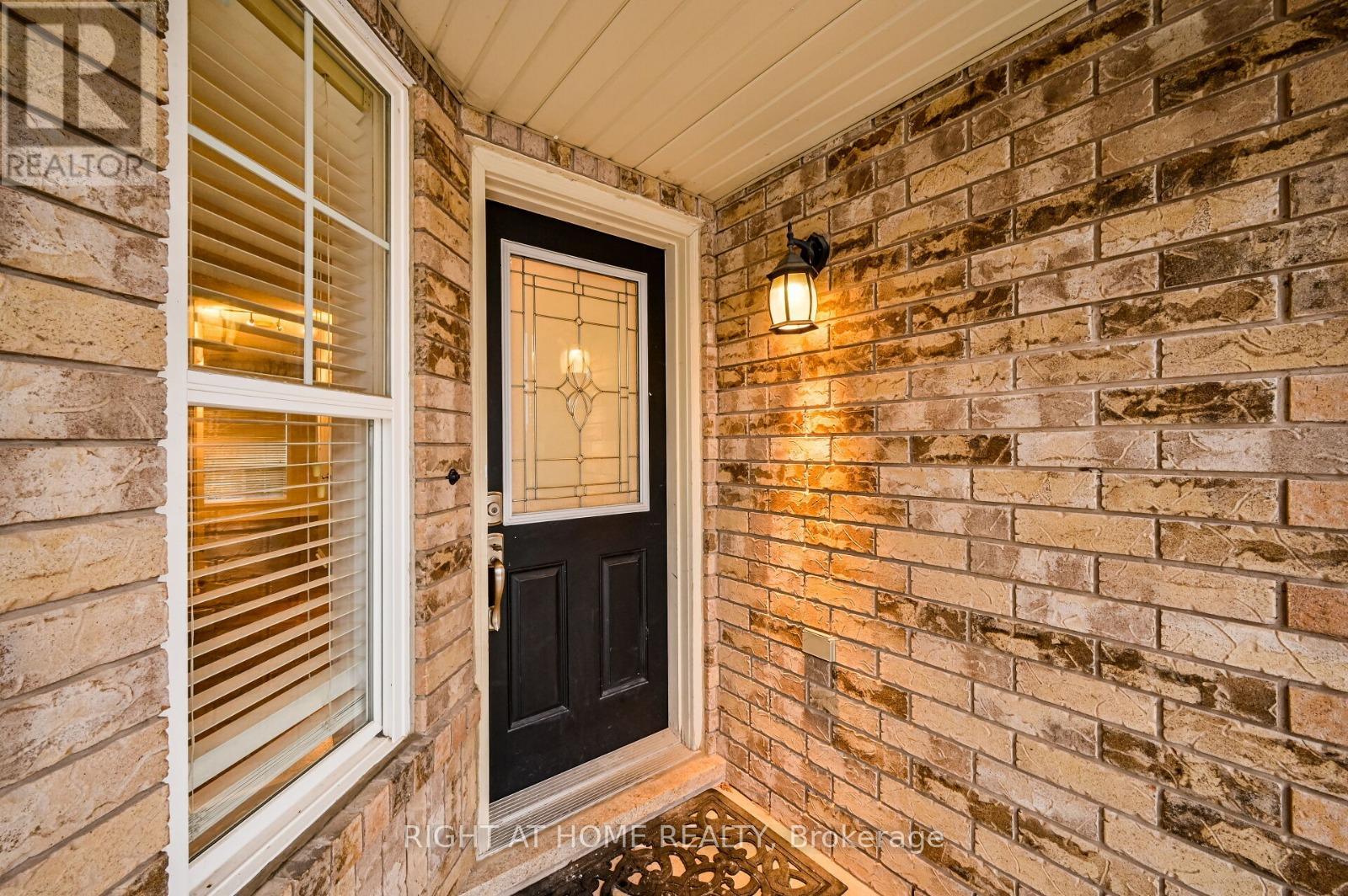 842 Luxton Drive, Milton, Ontario  L9T 6Y3 - Photo 2 - W13234780