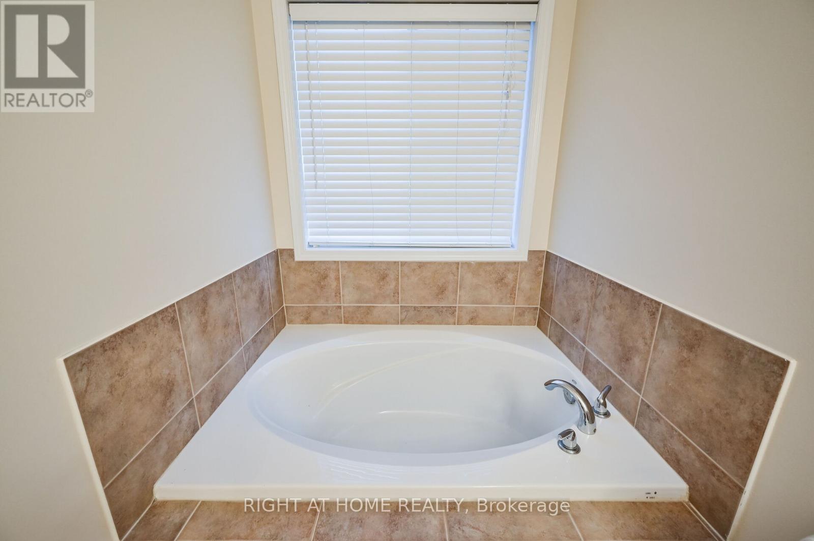 842 Luxton Drive, Milton, Ontario  L9T 6Y3 - Photo 22 - W13234780