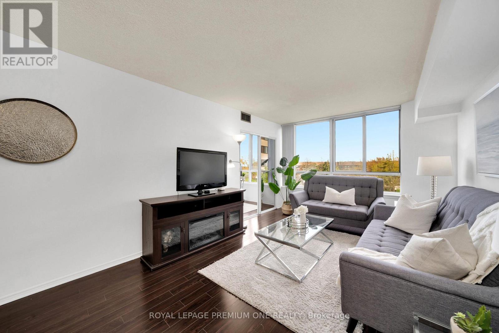 310 - 1001 Cedarglen Gate, Mississauga, Ontario  L5C 4R2 - Photo 2 - W13234874