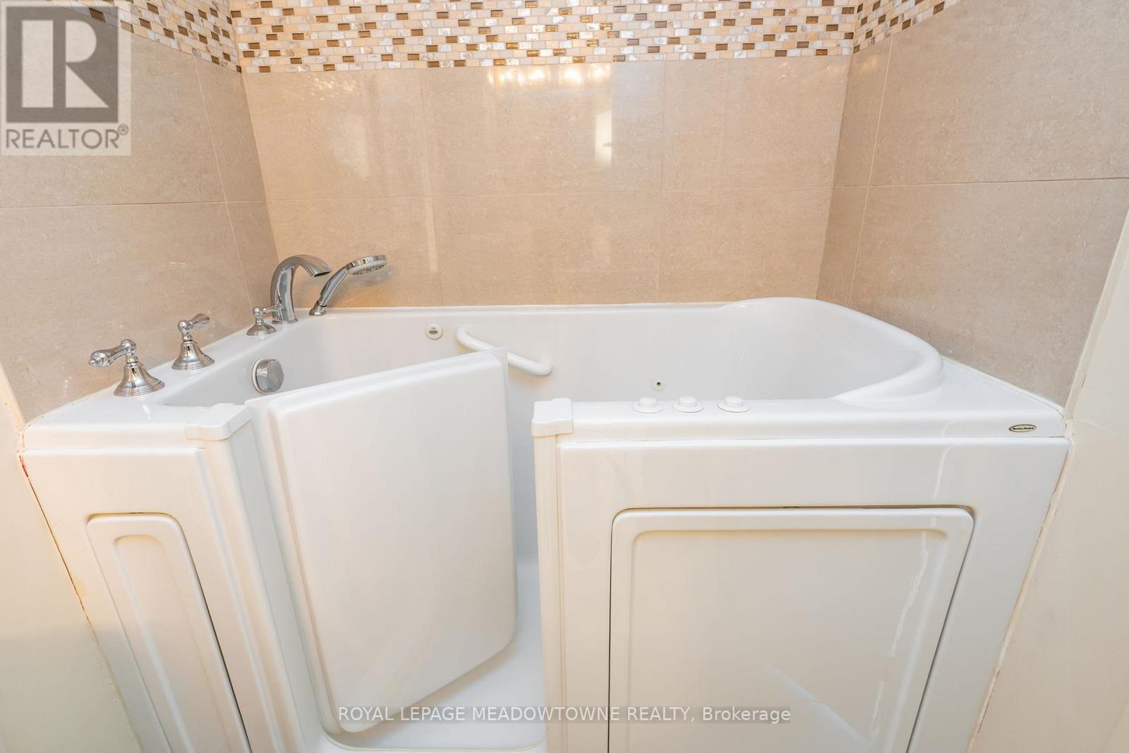 3303 - 3650 Kaneff Crescent, Mississauga, Ontario  L5A 4A1 - Photo 31 - W13234916