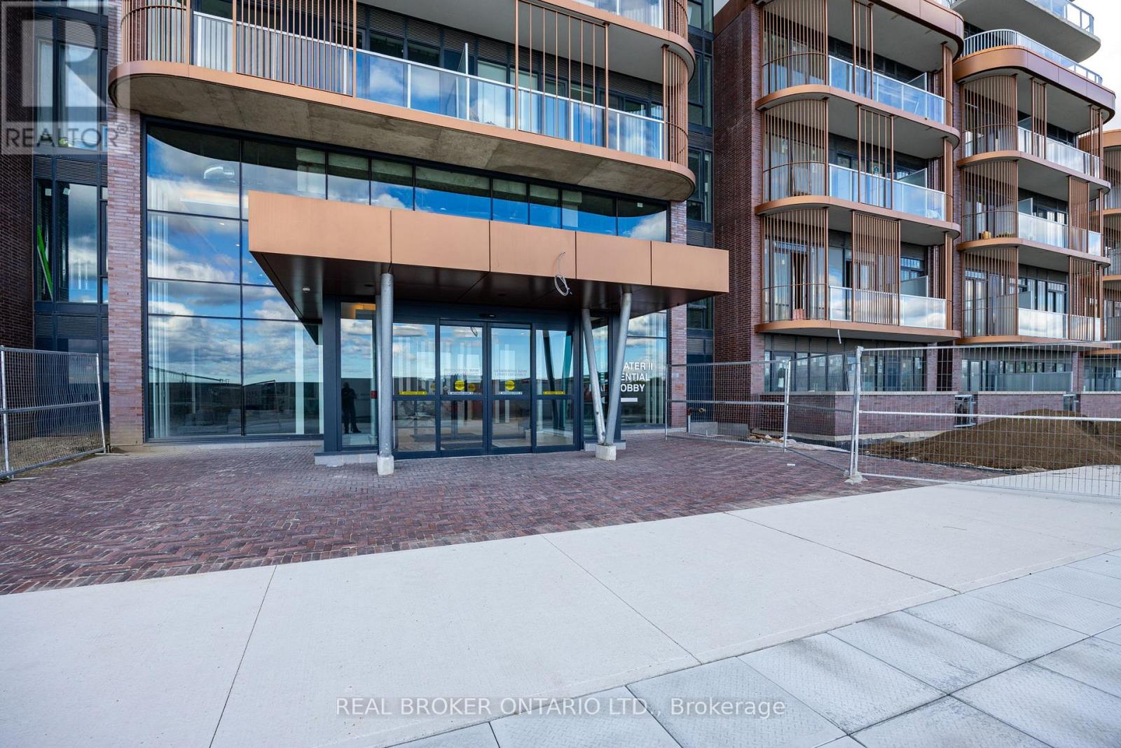 1117 - 220 Missinnihe Way, Mississauga, Ontario  L5H 0A9 - Photo 2 - W13234948