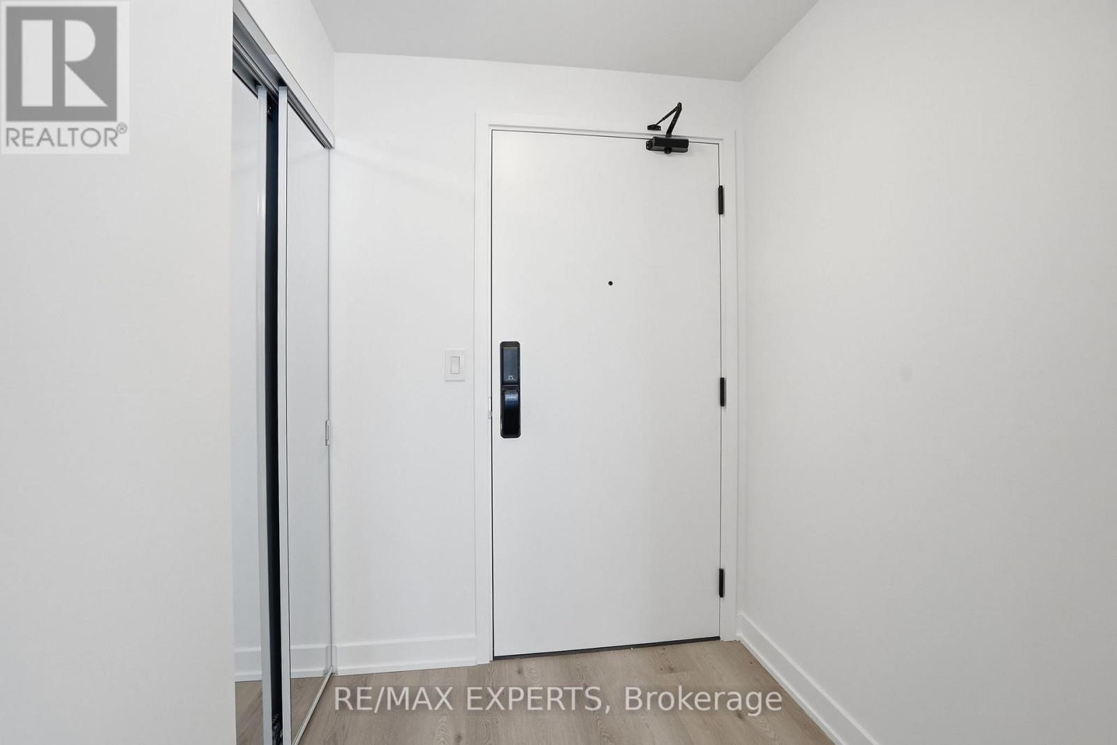 2104 - 2075 Lakeshore Road, Burlington, Ontario  L7R 0H3 - Photo 5 - W13234952