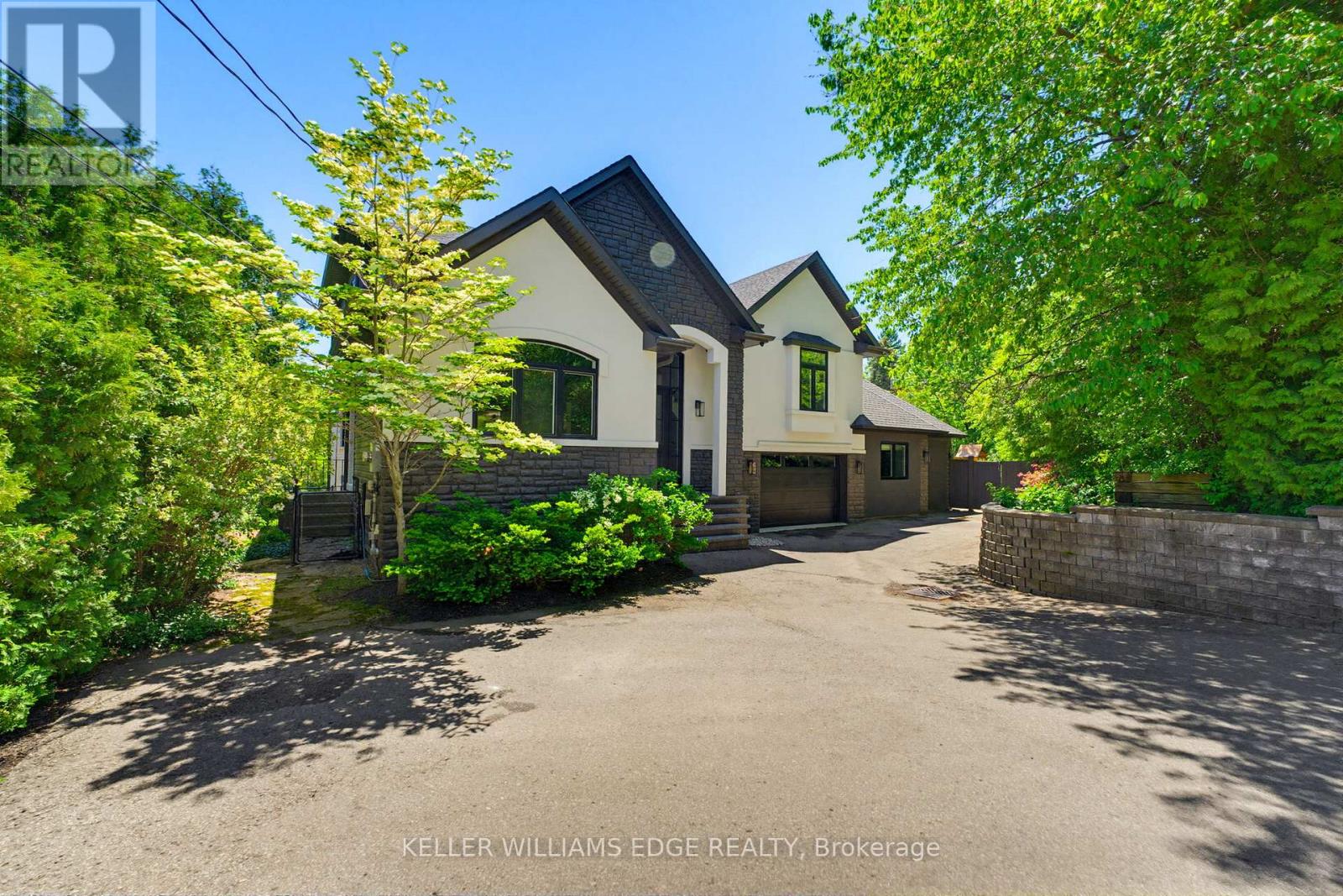 1316 DUNDAS STREET, Burlington, Ontario