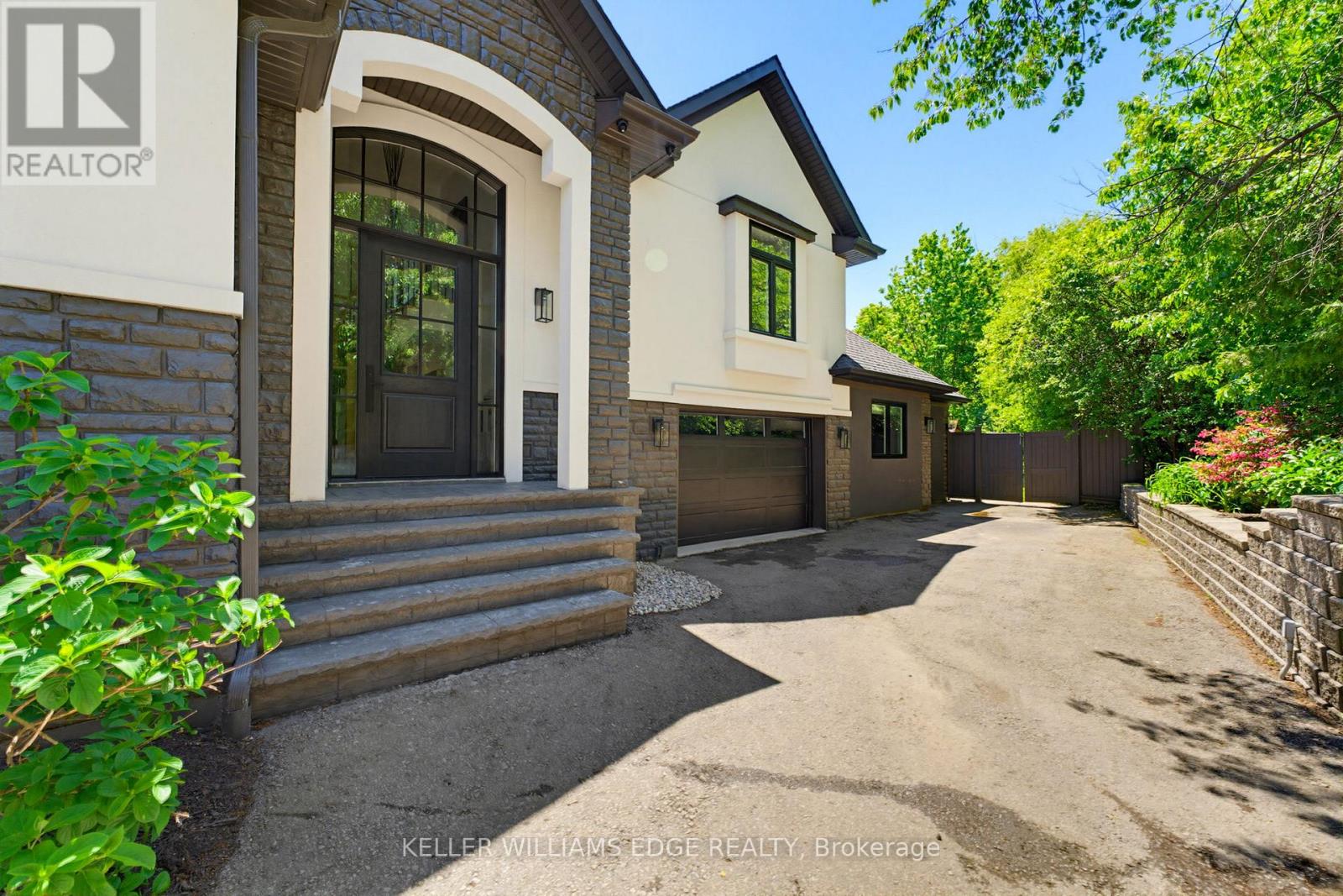 1316 Dundas Street, Burlington, Ontario  L7P 0S6 - Photo 2 - W13235014