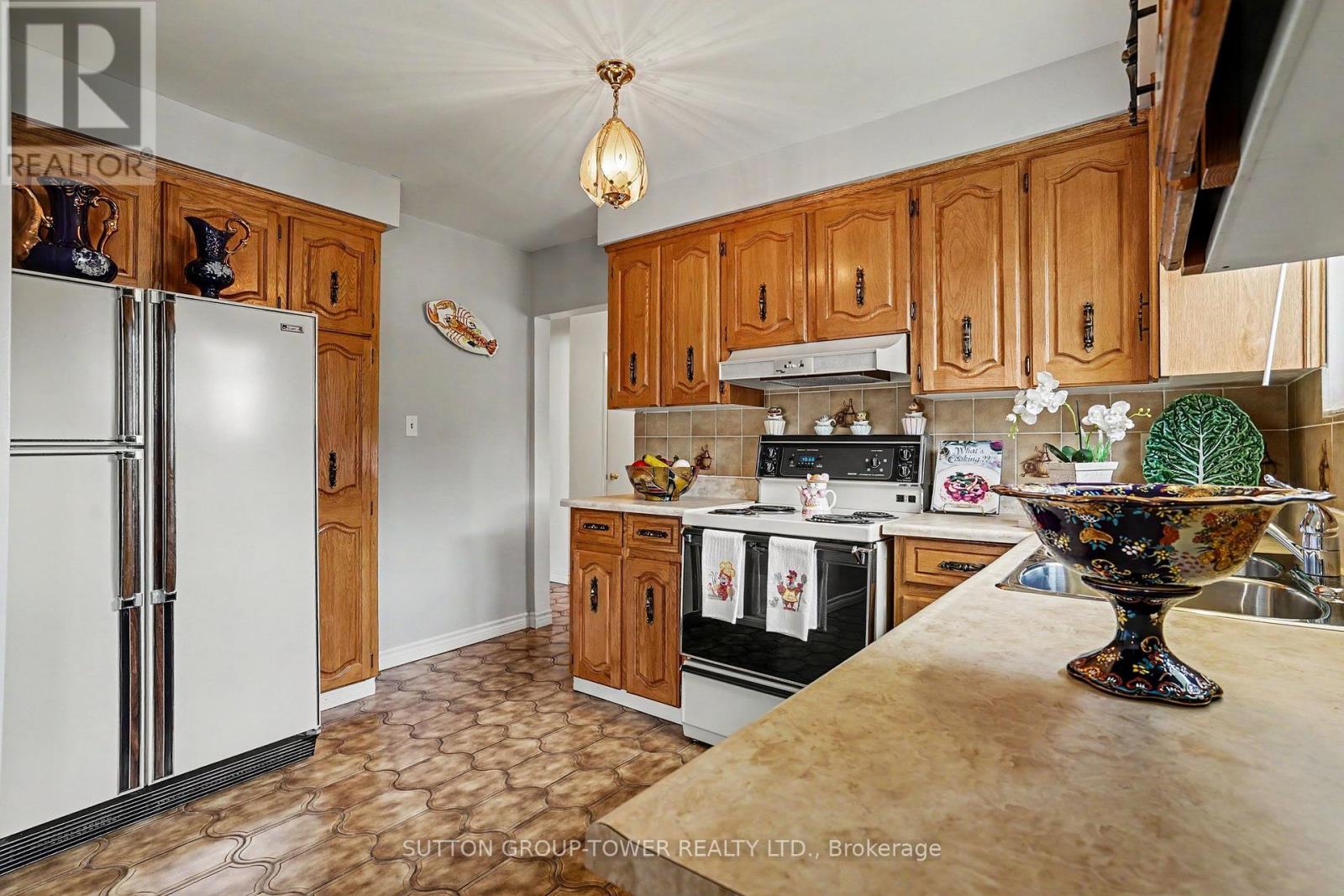 11 Kinnie Court, Toronto, Ontario  M3N 2S1 - Photo 8 - W13235018