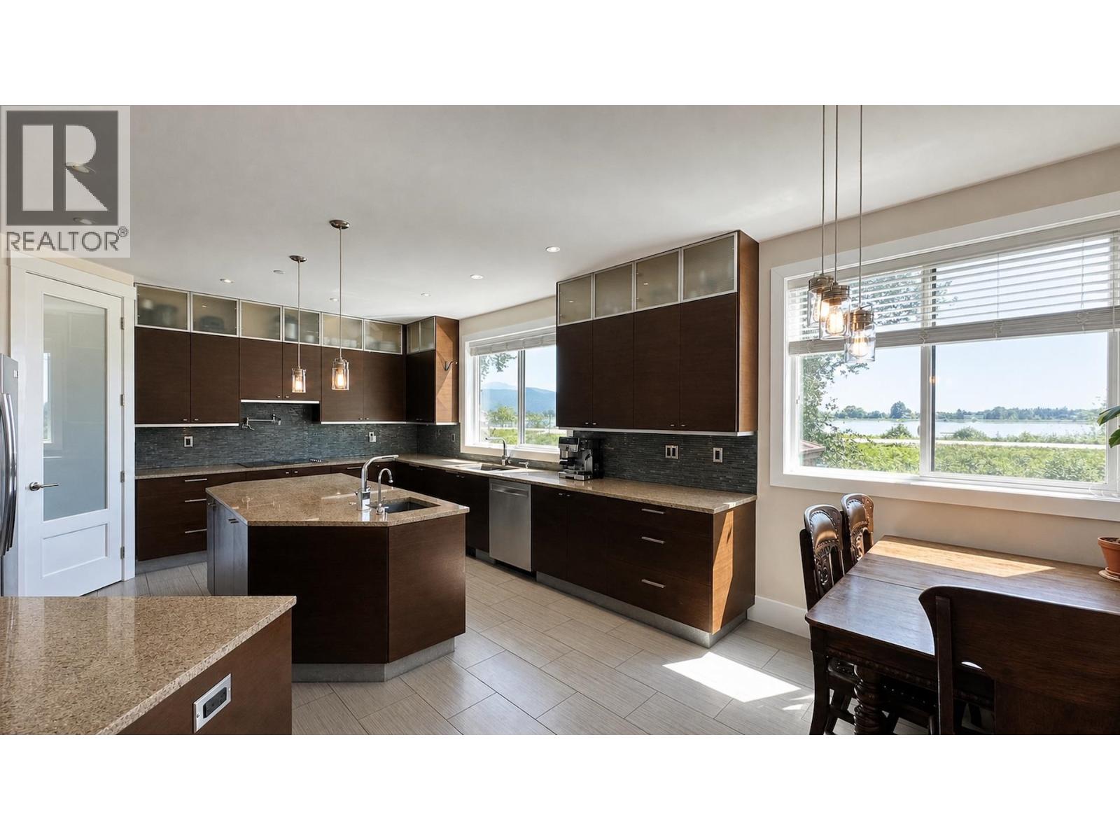 300 Laurier Avenue, Port Coquitlam, British Columbia  V3E 2G1 - Photo 11 - R3130884