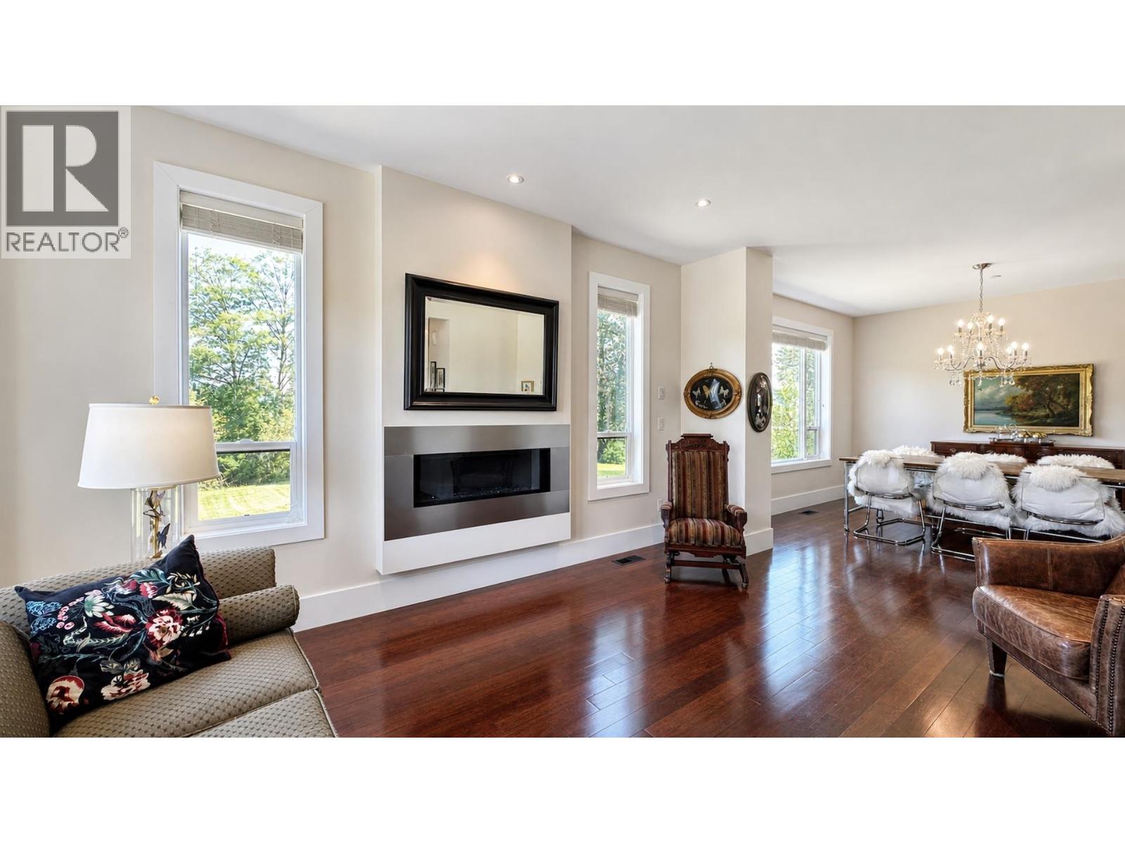300 Laurier Avenue, Port Coquitlam, British Columbia  V3E 2G1 - Photo 4 - R3130884
