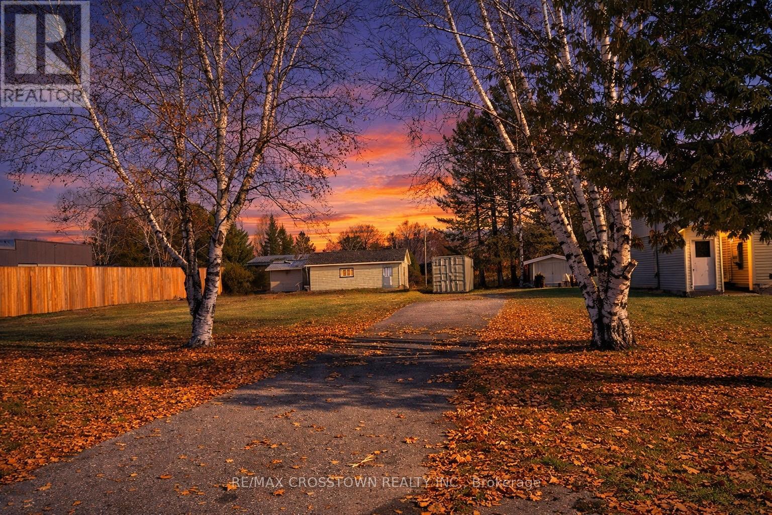 8 CEDAR COURT, South River, Ontario