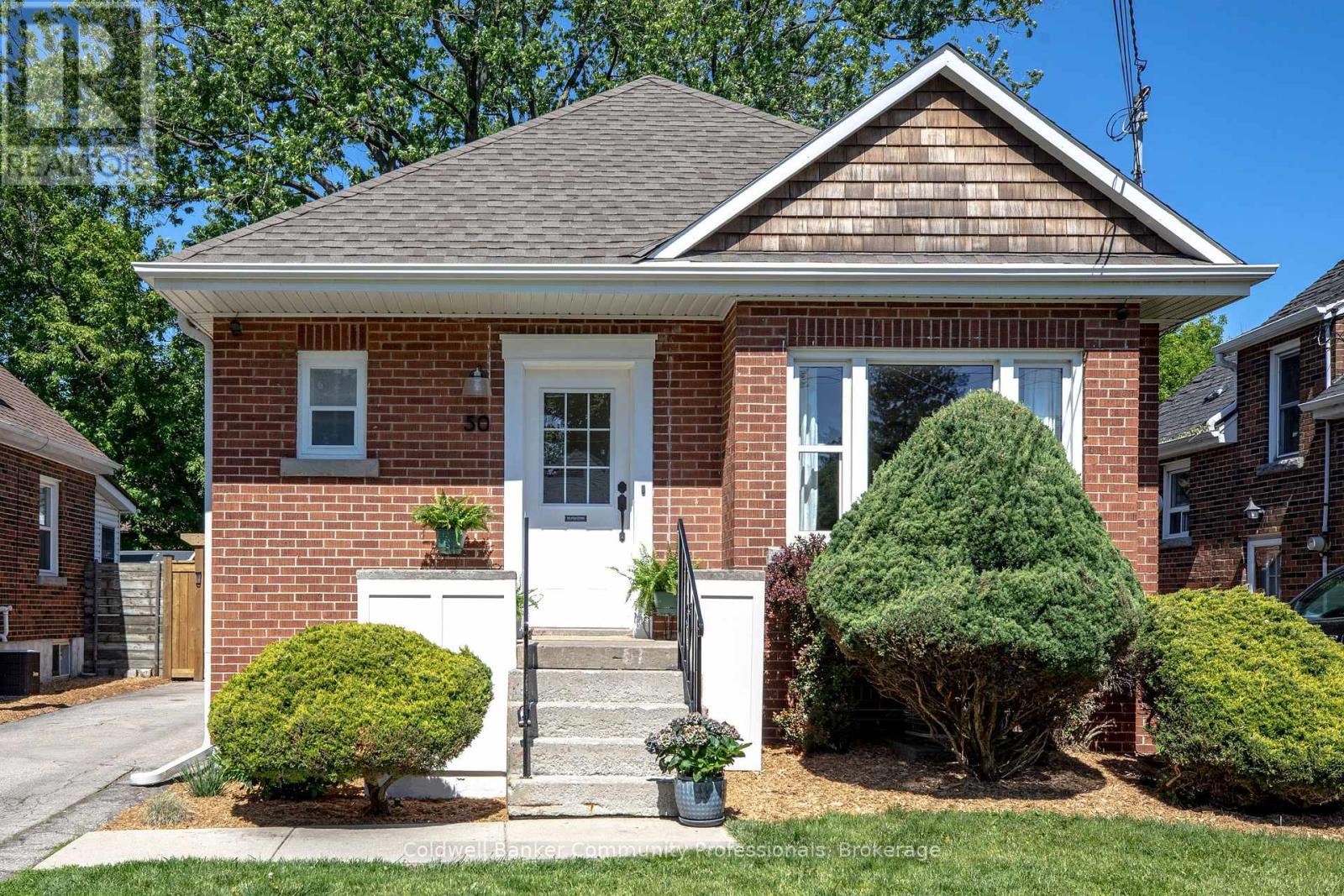 50 East 36th Street, Hamilton, Ontario  L8V 3Y9 - Photo 2 - X13235124