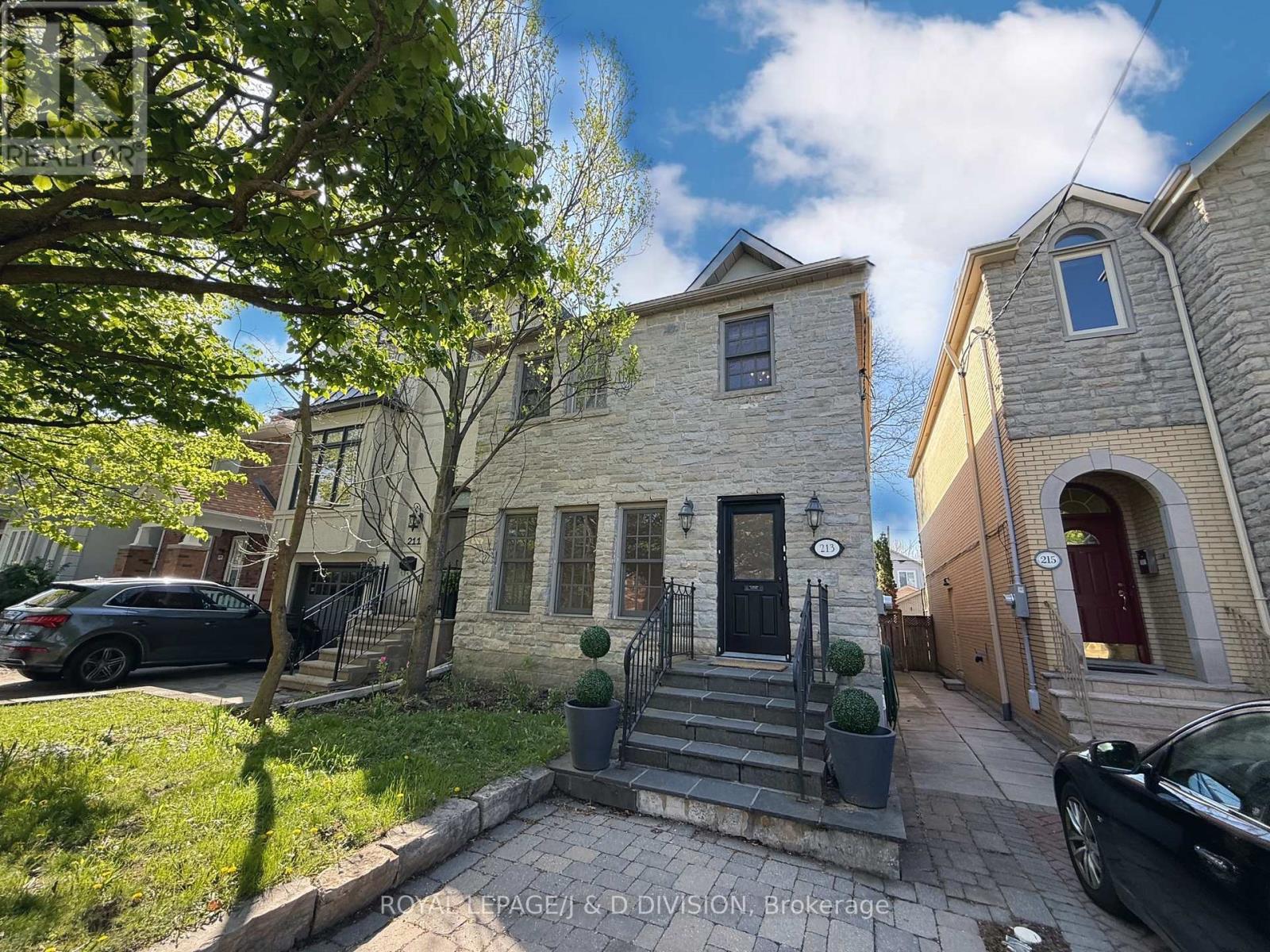 213 Cranbrooke Avenue, Toronto, Ontario  M5M 1M8 - Photo 1 - C13235210