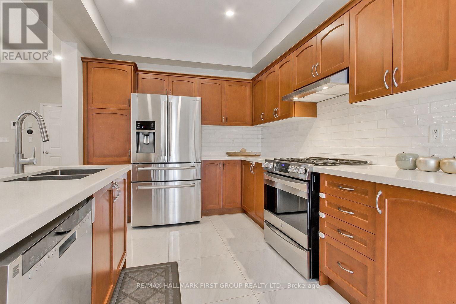 150 Angus Drive, Ajax, Ontario  L1S 5G8 - Photo 12 - E13235170