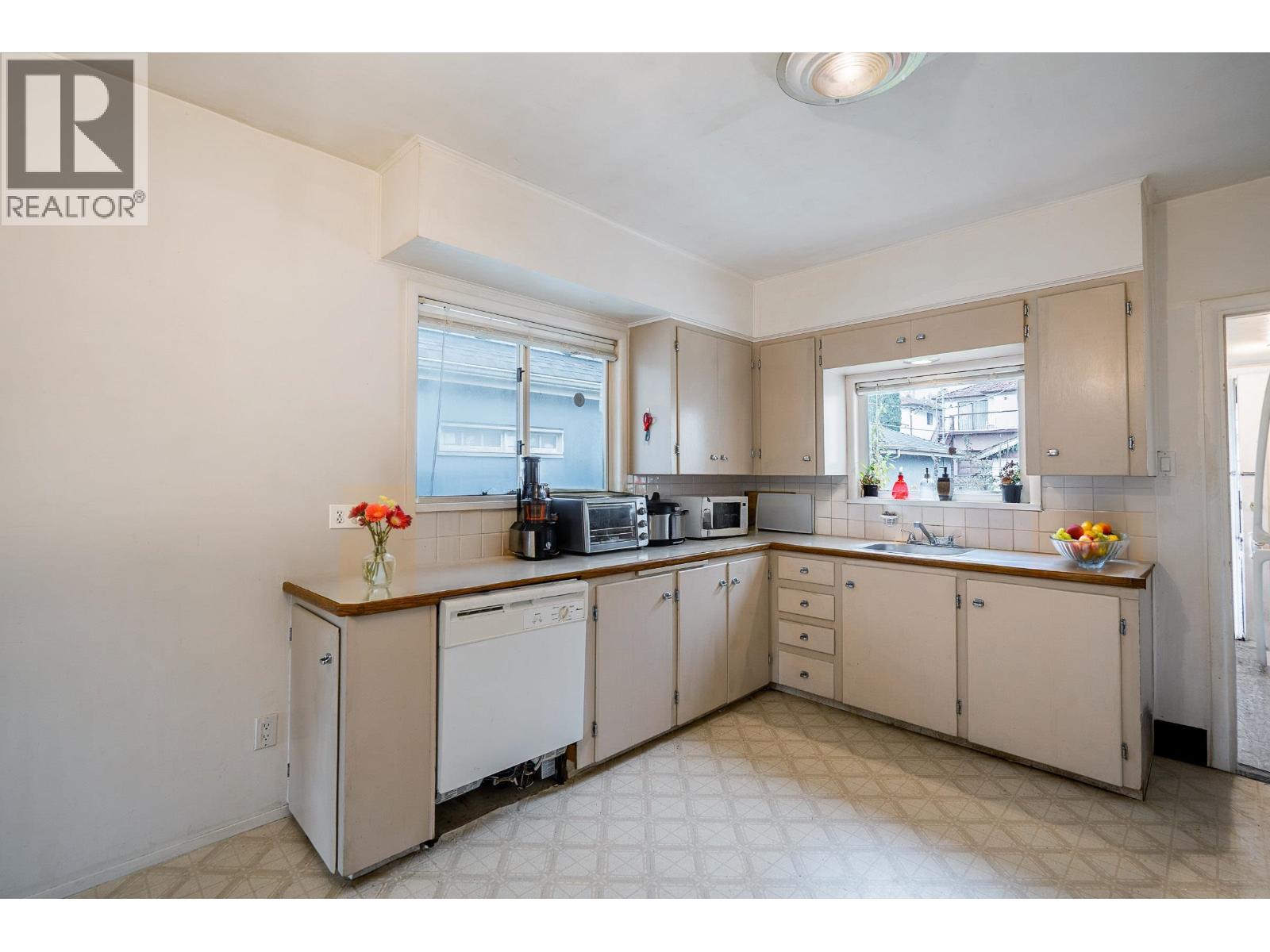 869 W 60th Avenue, Vancouver, British Columbia  V6P 2A2 - Photo 3 - R3131607