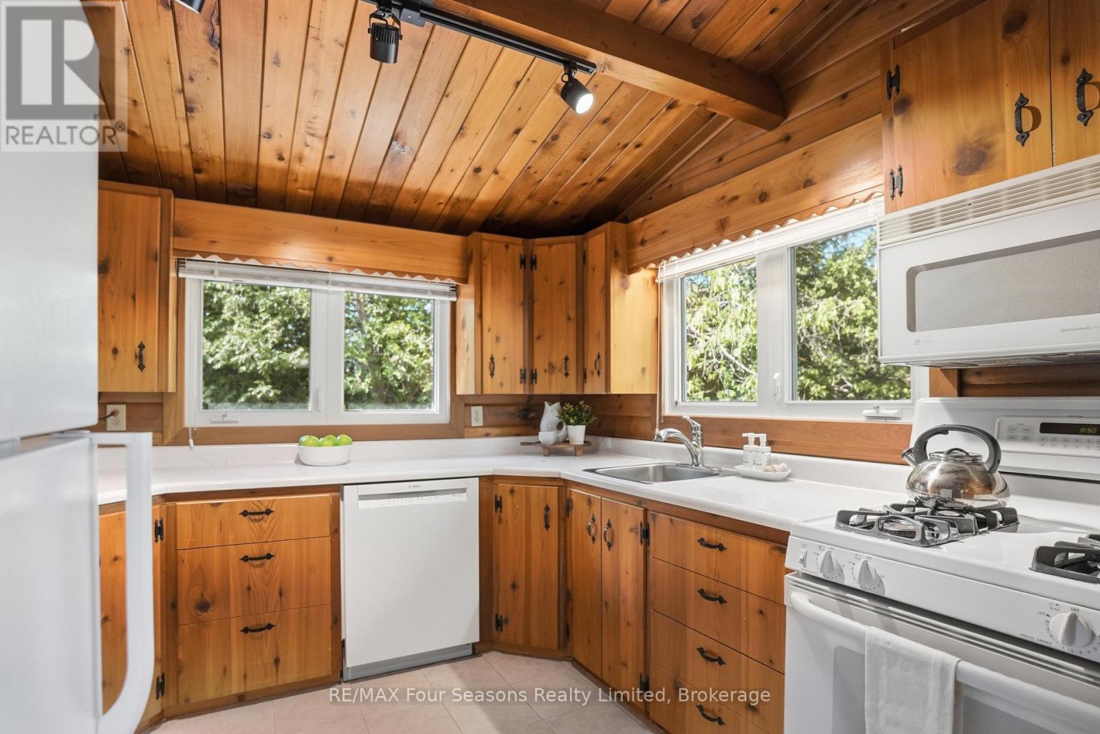 105 St Moritz Crescent, Blue Mountains, Ontario  L9Y 0S6 - Photo 19 - X13235224