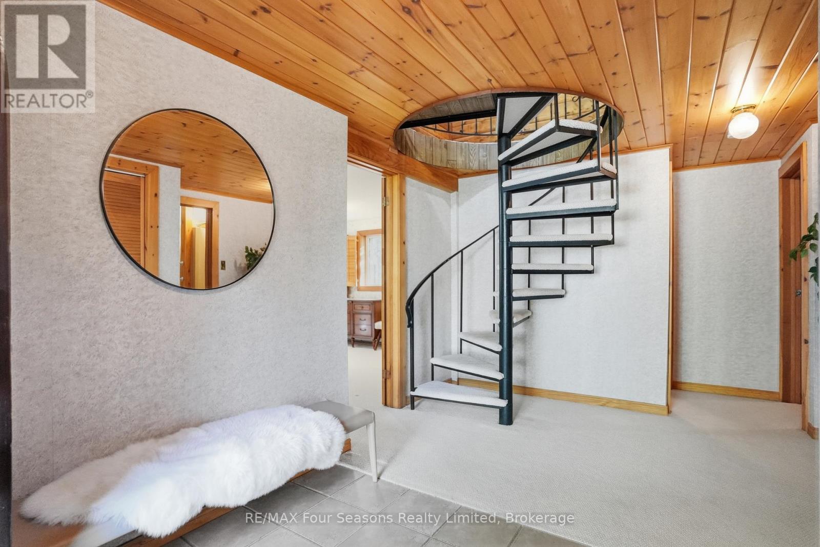 105 St Moritz Crescent, Blue Mountains, Ontario  L9Y 0S6 - Photo 4 - X13235224