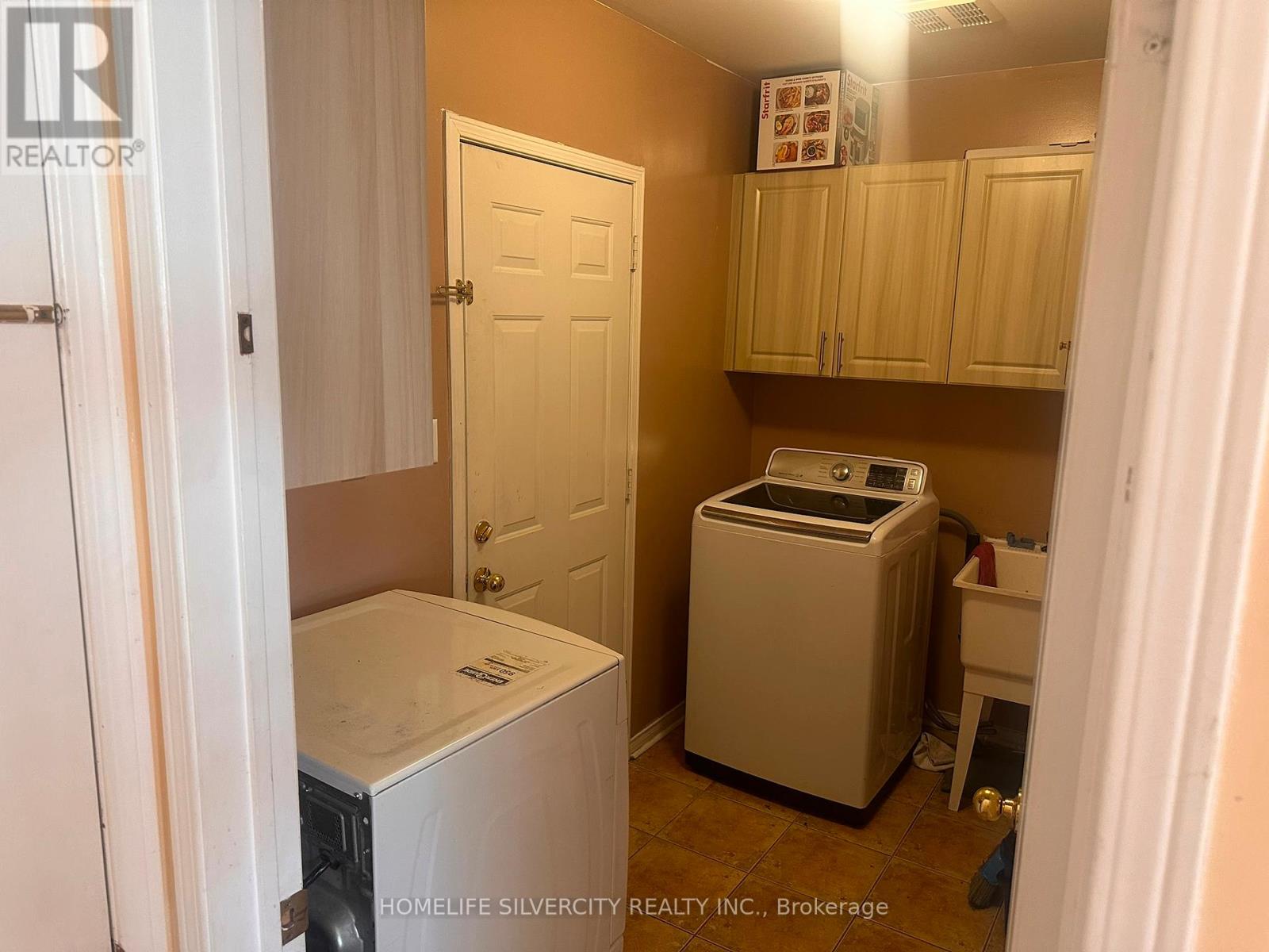 6 Silverbell Court, Brampton, Ontario  L7A 3V3 - Photo 7 - W13235120