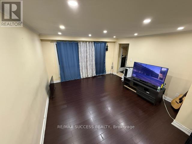 3291 Brandon Gate Drive, Mississauga, Ontario  L4T 2G3 - Photo 4 - W13235158