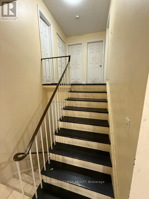 3291 Brandon Gate Drive, Mississauga, Ontario  L4T 2G3 - Photo 5 - W13235158