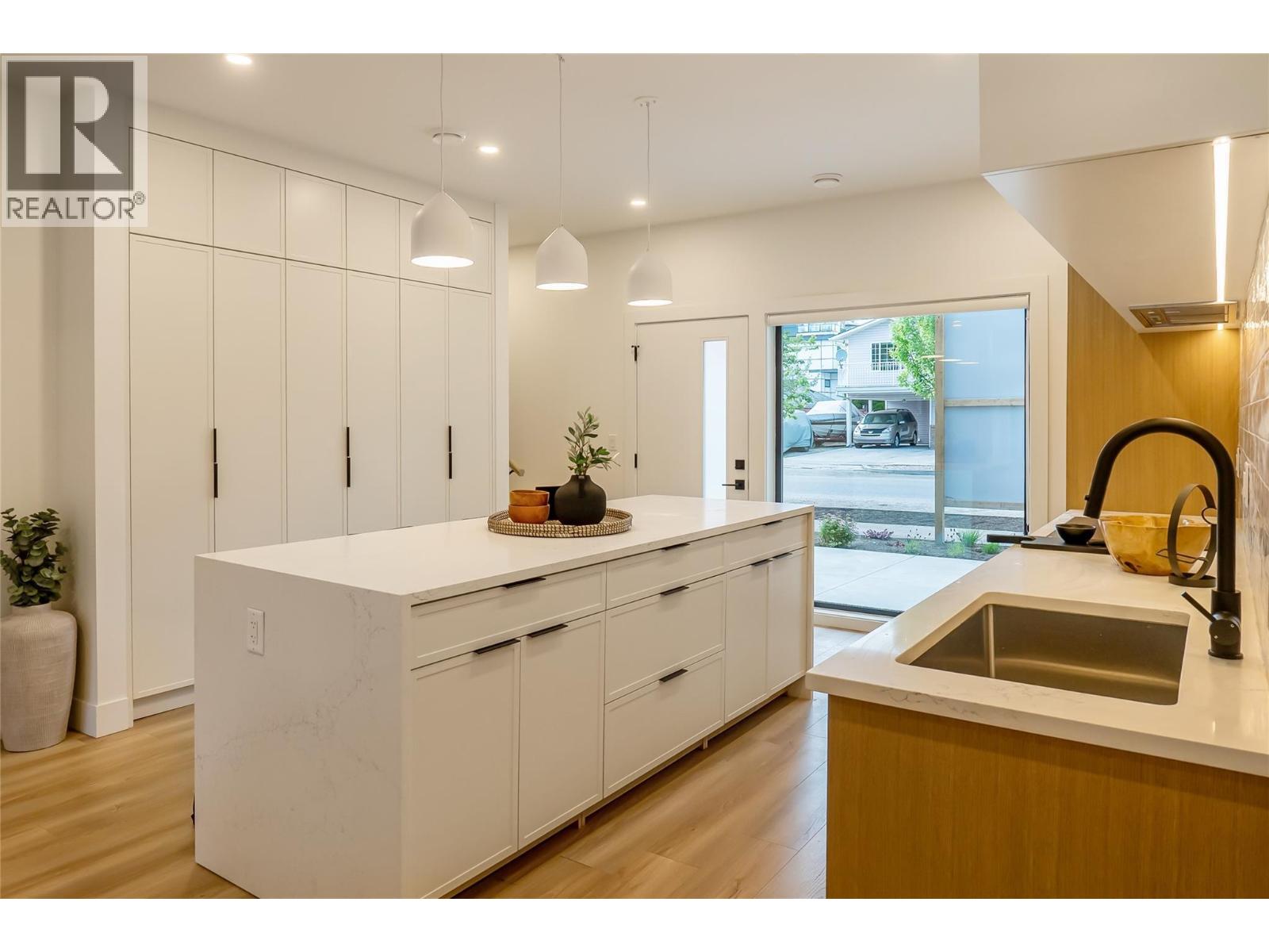 921 Borden Avenue, Kelowna, British Columbia  V5P 2R6 - Photo 4 - 10389471