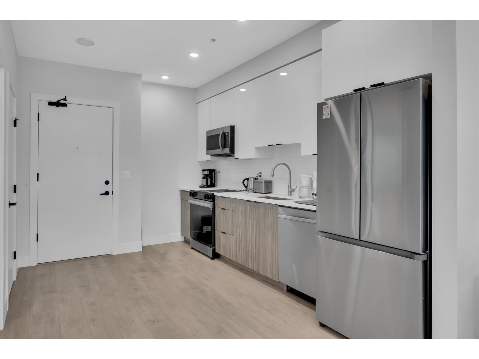 206 13458 95 Avenue, Surrey, British Columbia  V3V 0H1 - Photo 3 - R3131230