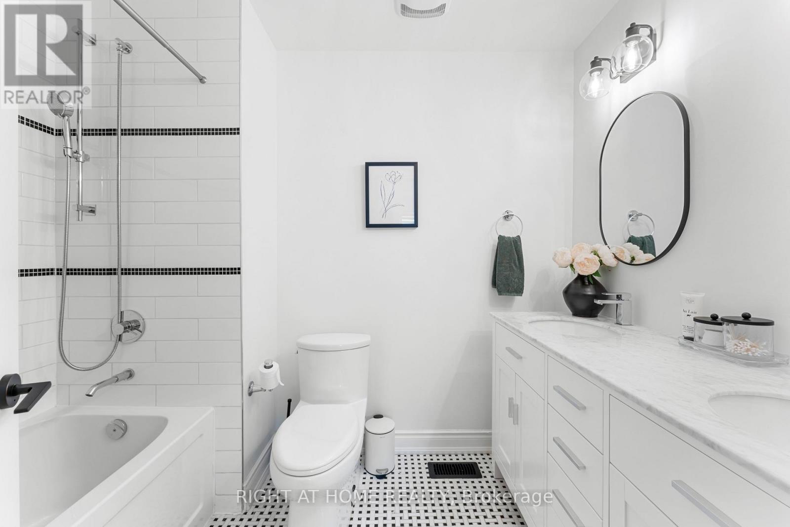 1068a Shaw Drive, Mississauga, Ontario  L5G 3Z4 - Photo 29 - W13127126