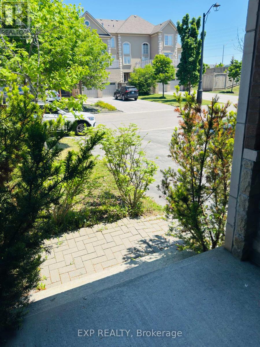 30 Isherwood Crescent, Vaughan, Ontario  L4H 3N9 - Photo 3 - N13232400