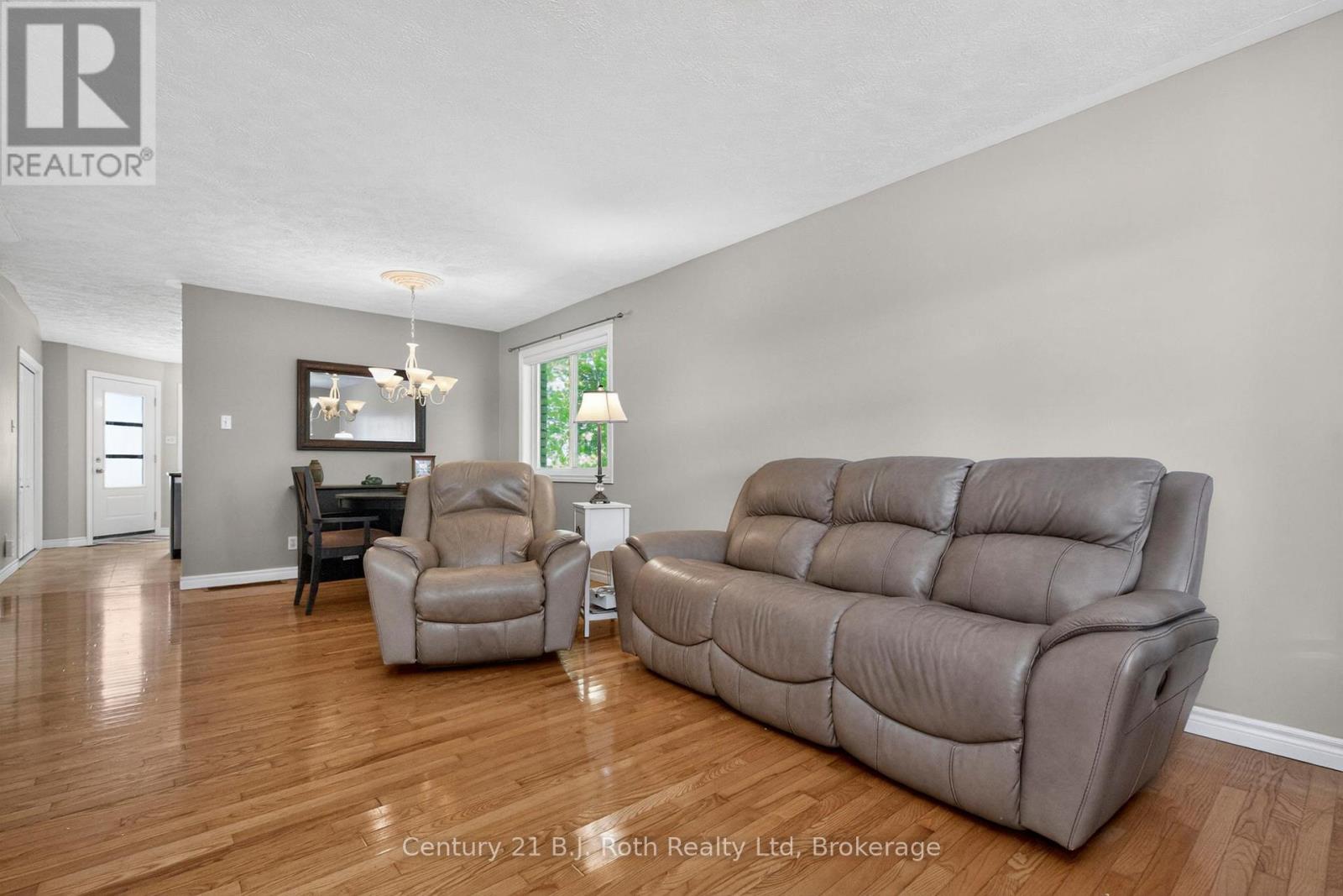 24 Marchand Drive, Penetanguishene, Ontario  L9M 2J2 - Photo 4 - S13234834