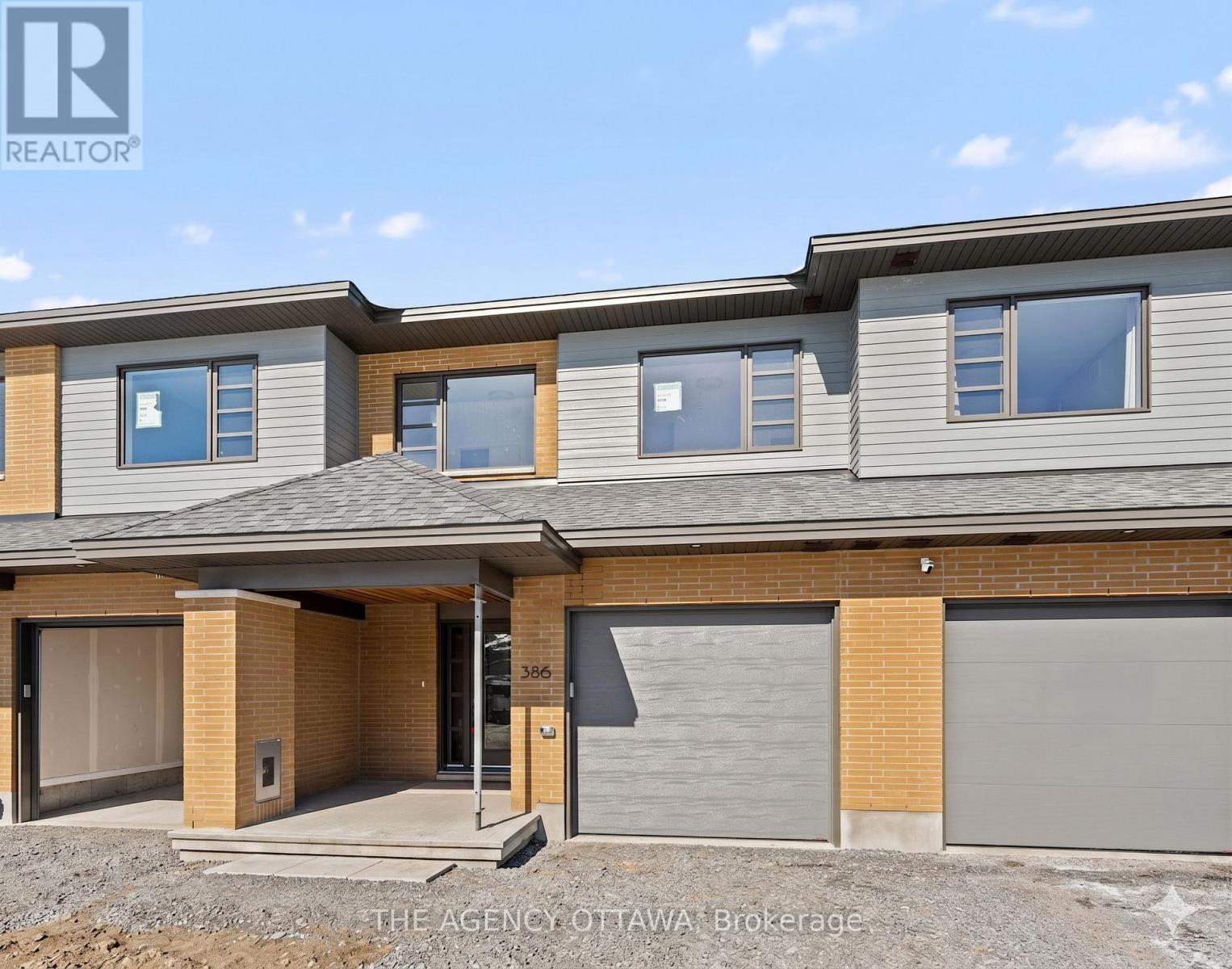 386 Walden Drive, Ottawa, Ontario K2K 0M9 - Photo 2 - X12845994