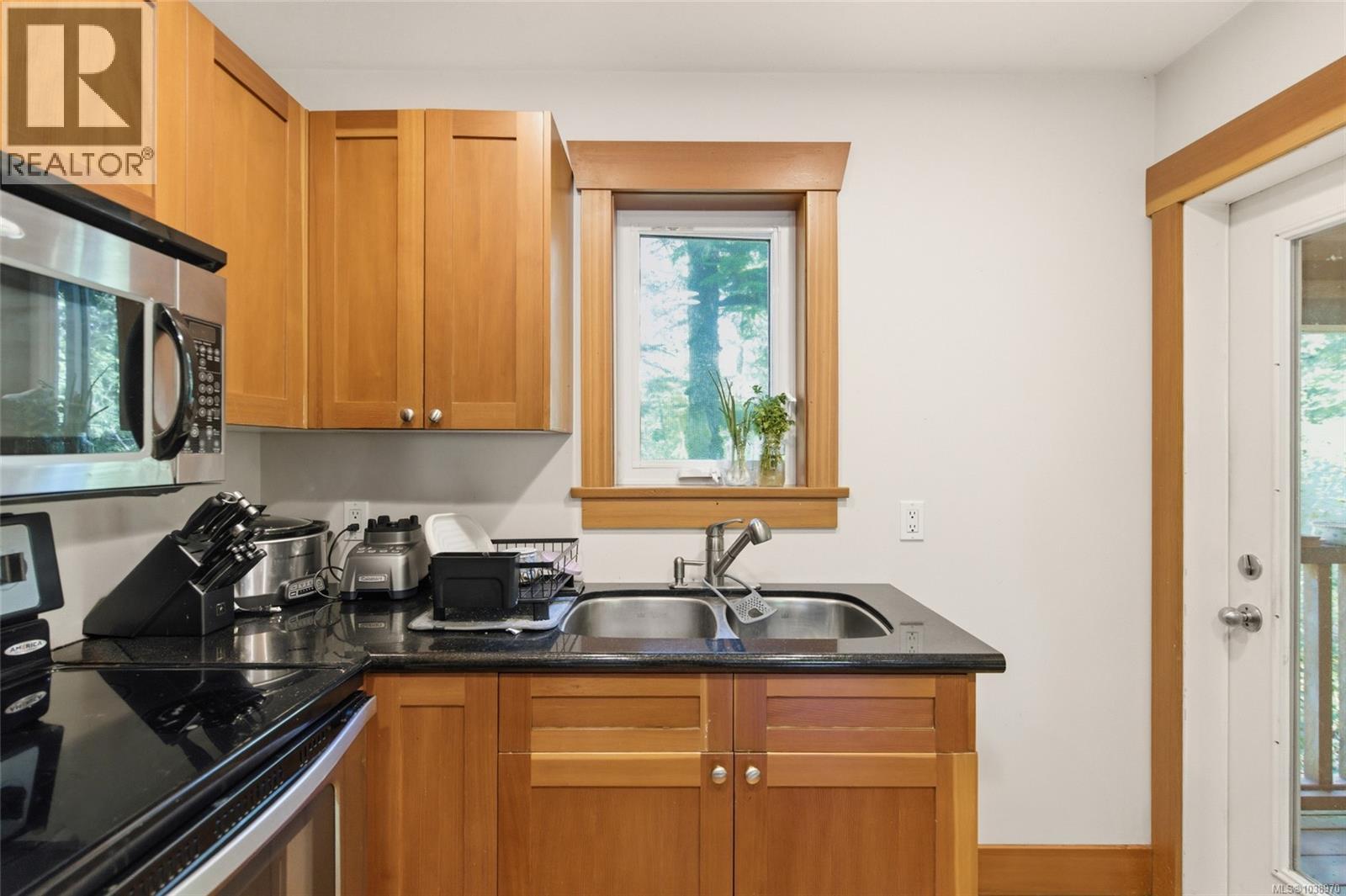 1177 Lynn Rd, Tofino, British Columbia V0R 2Z0 - Photo 30 - 1038970