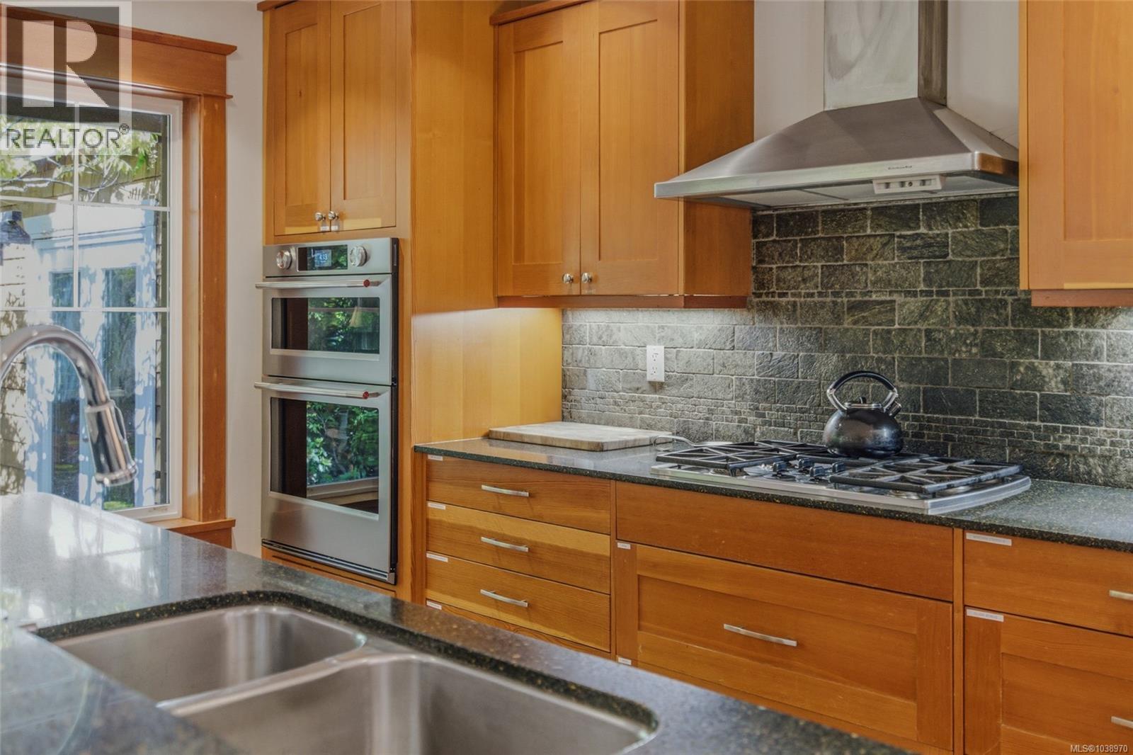 1177 Lynn Rd, Tofino, British Columbia V0R 2Z0 - Photo 8 - 1038970