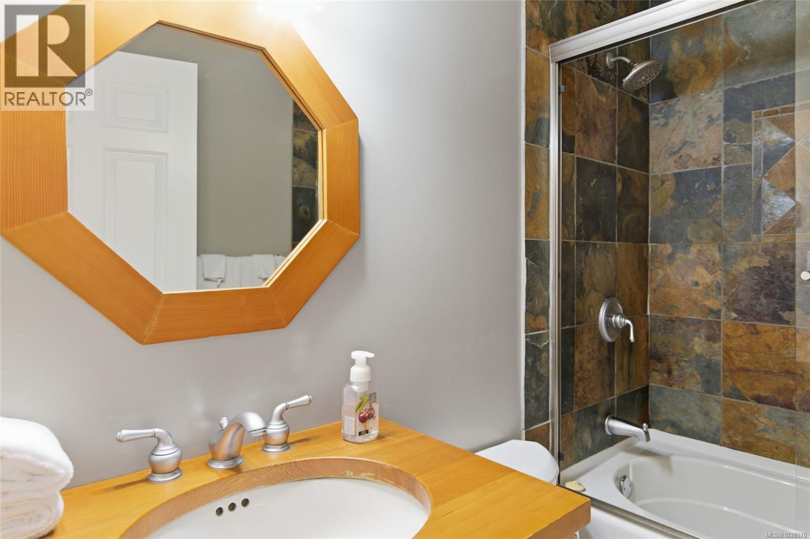 1177 Lynn Rd, Tofino, British Columbia V0R 2Z0 - Photo 21 - 1038970