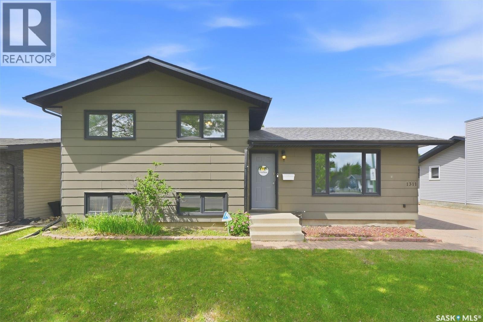 1311 Latrace Road, Saskatoon, Saskatchewan  S7L 6E4 - Photo 1 - SK038102