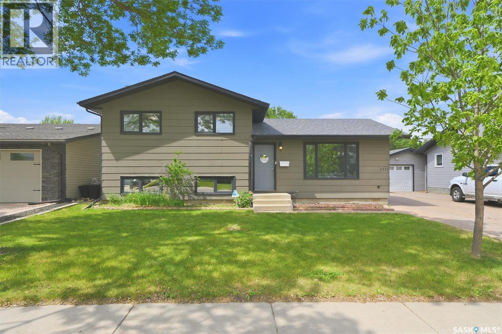 1311 Latrace Road, Saskatoon, Saskatchewan  S7L 6E4 - Photo 2 - SK038102