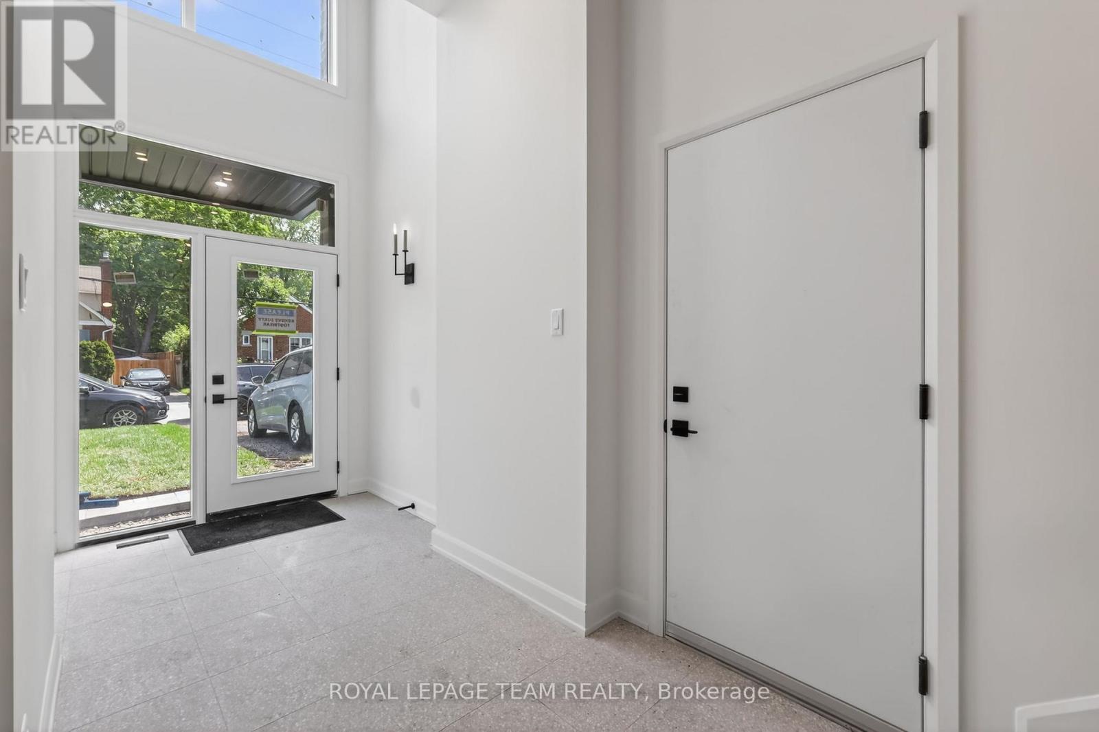 A - 608 Tweedsmuir Avenue, Ottawa, Ontario K1Z 5P3 - Photo 3 - X13148794