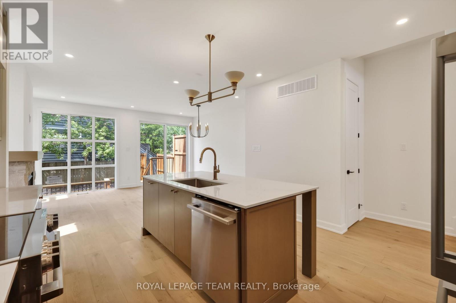 A - 608 Tweedsmuir Avenue, Ottawa, Ontario K1Z 5P3 - Photo 8 - X13148794