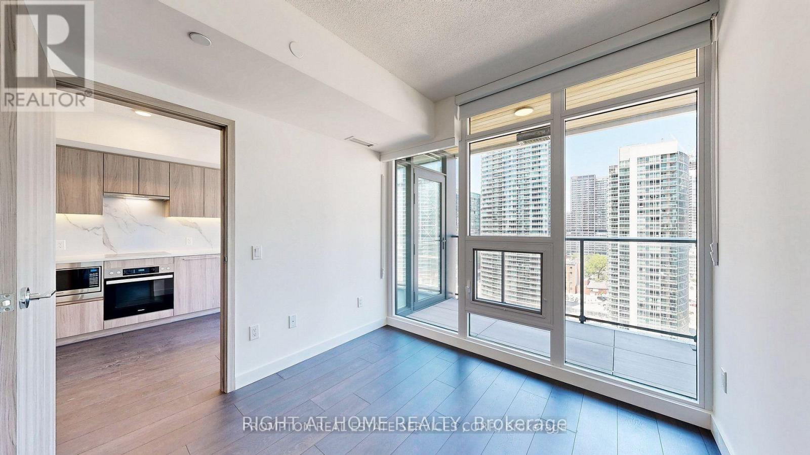 2815 - 1 Concord Cityplace Way, Toronto, Ontario  M5V 0X3 - Photo 10 - C13235362