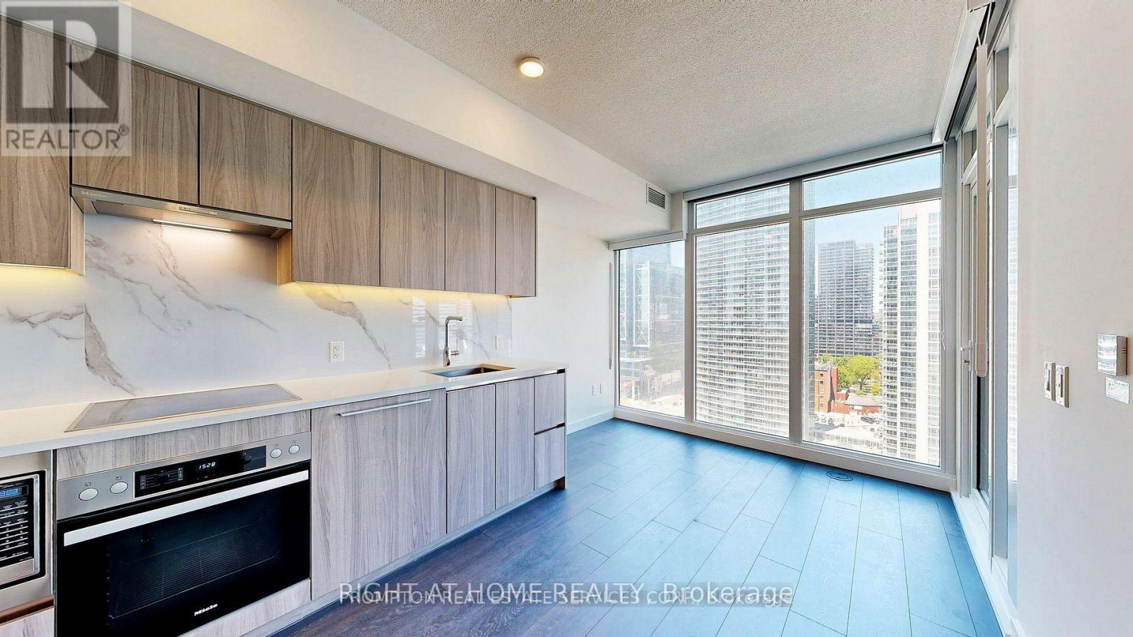 2815 - 1 Concord Cityplace Way, Toronto, Ontario  M5V 0X3 - Photo 8 - C13235362
