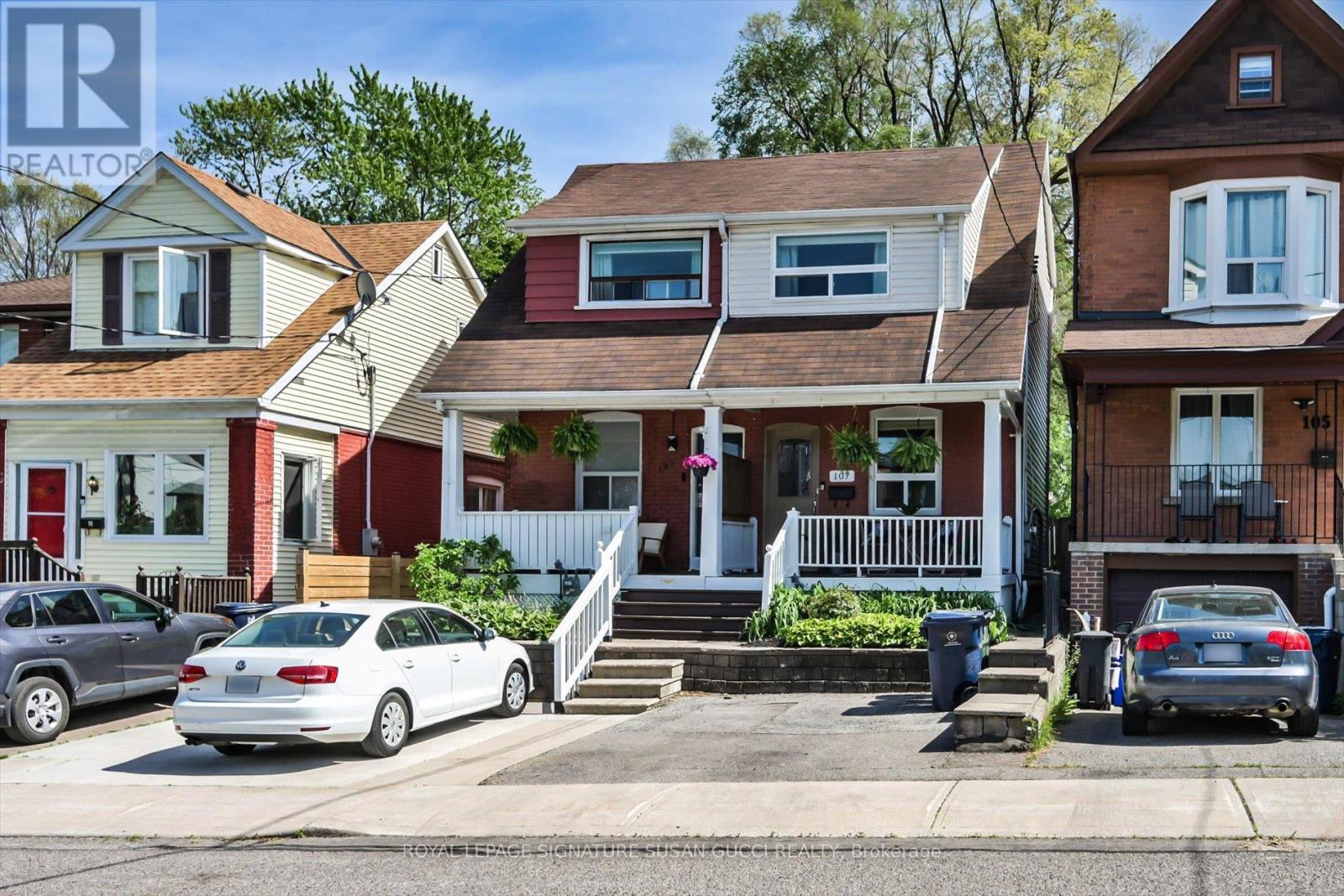 107 Barker Avenue, Toronto, Ontario  M4C 2N8 - Photo 2 - E13235244