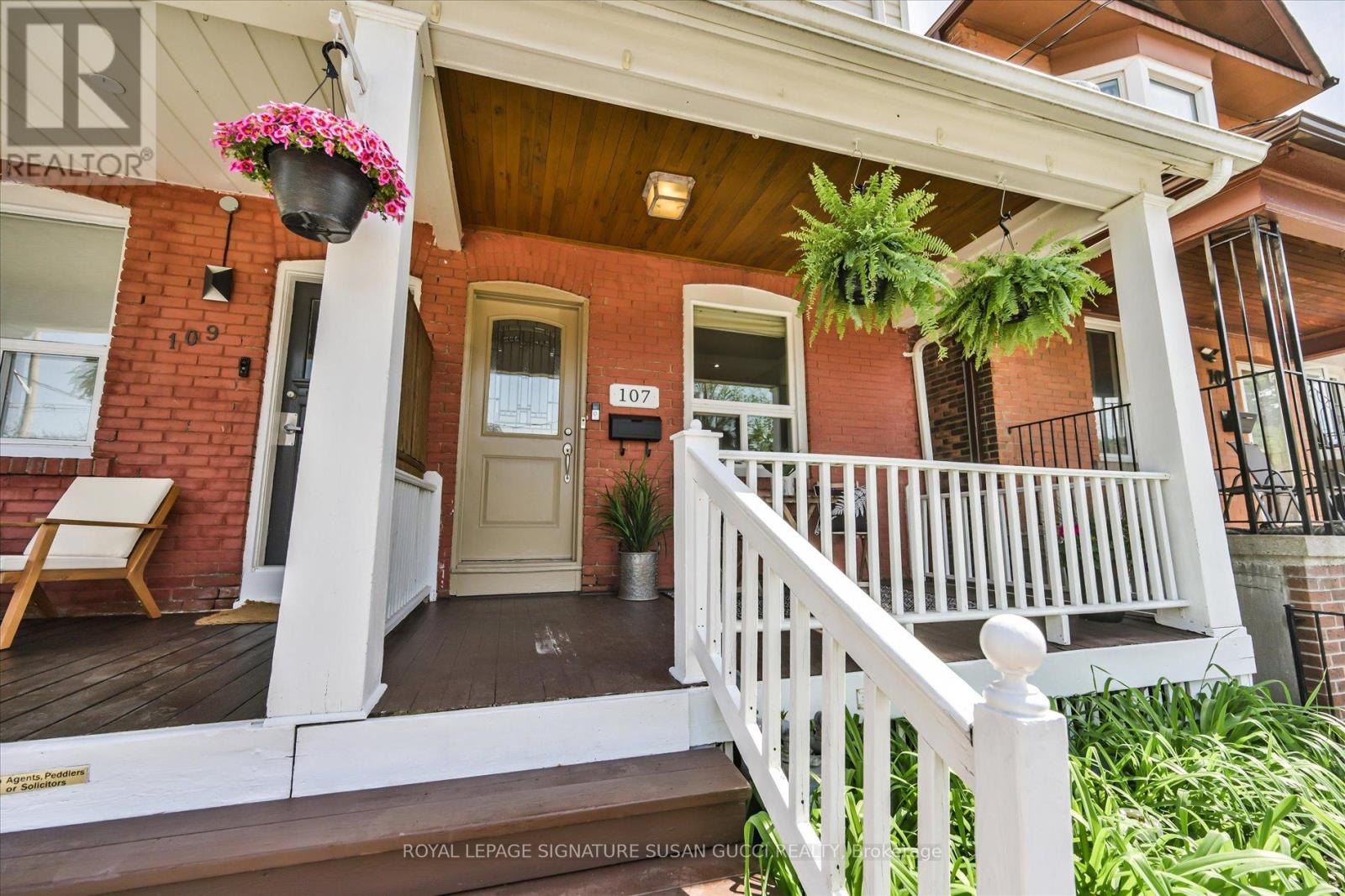107 Barker Avenue, Toronto, Ontario  M4C 2N8 - Photo 3 - E13235244