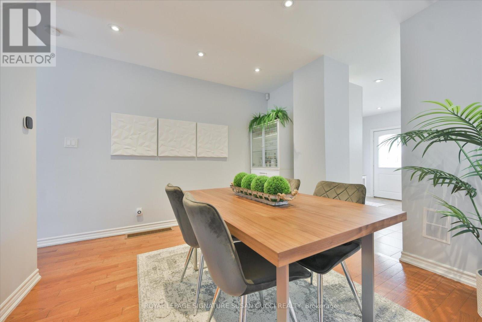 107 Barker Avenue, Toronto, Ontario  M4C 2N8 - Photo 7 - E13235244