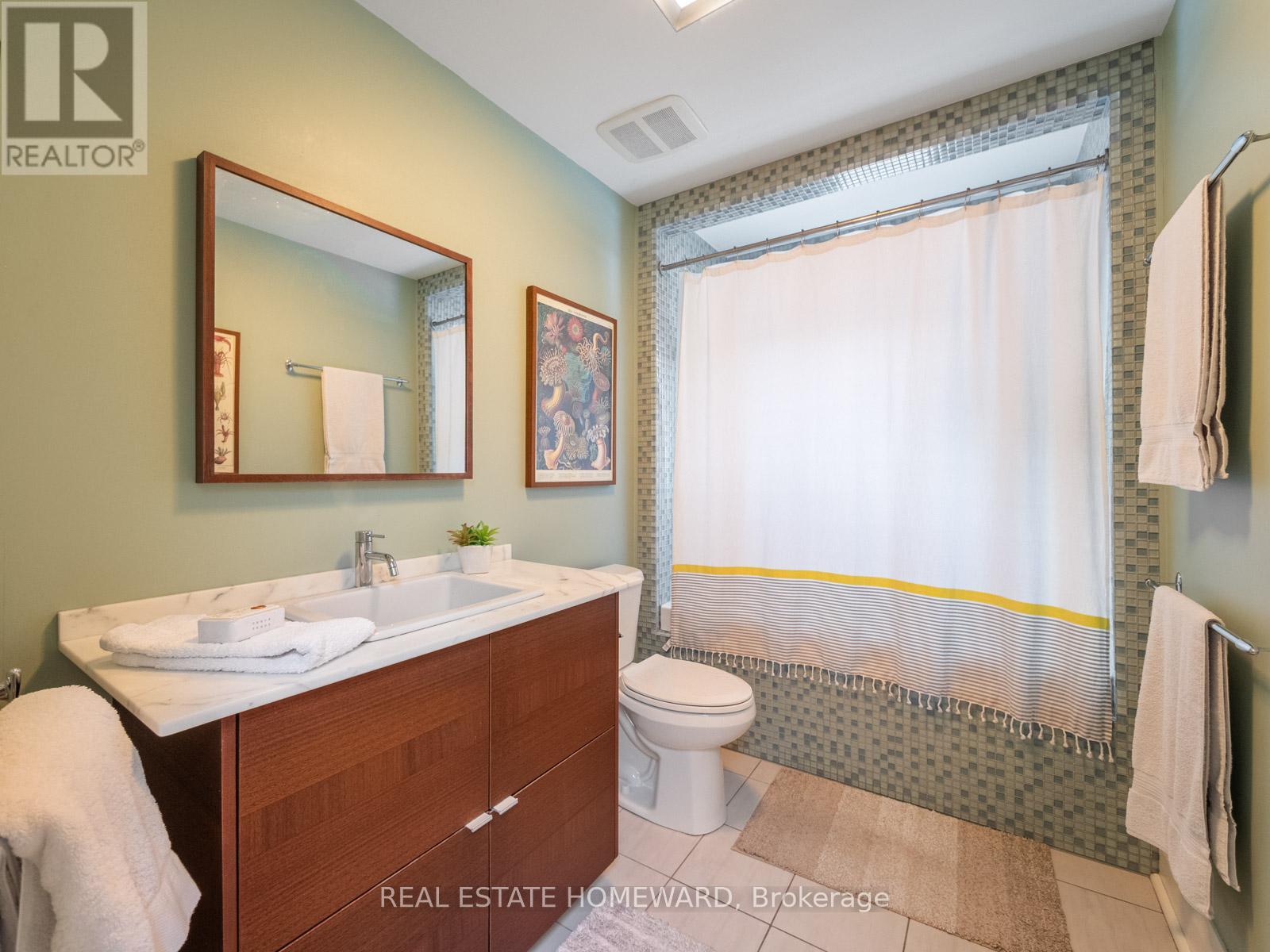 228 Bingham Avenue, Toronto, Ontario  M4E 3R5 - Photo 17 - E13235340