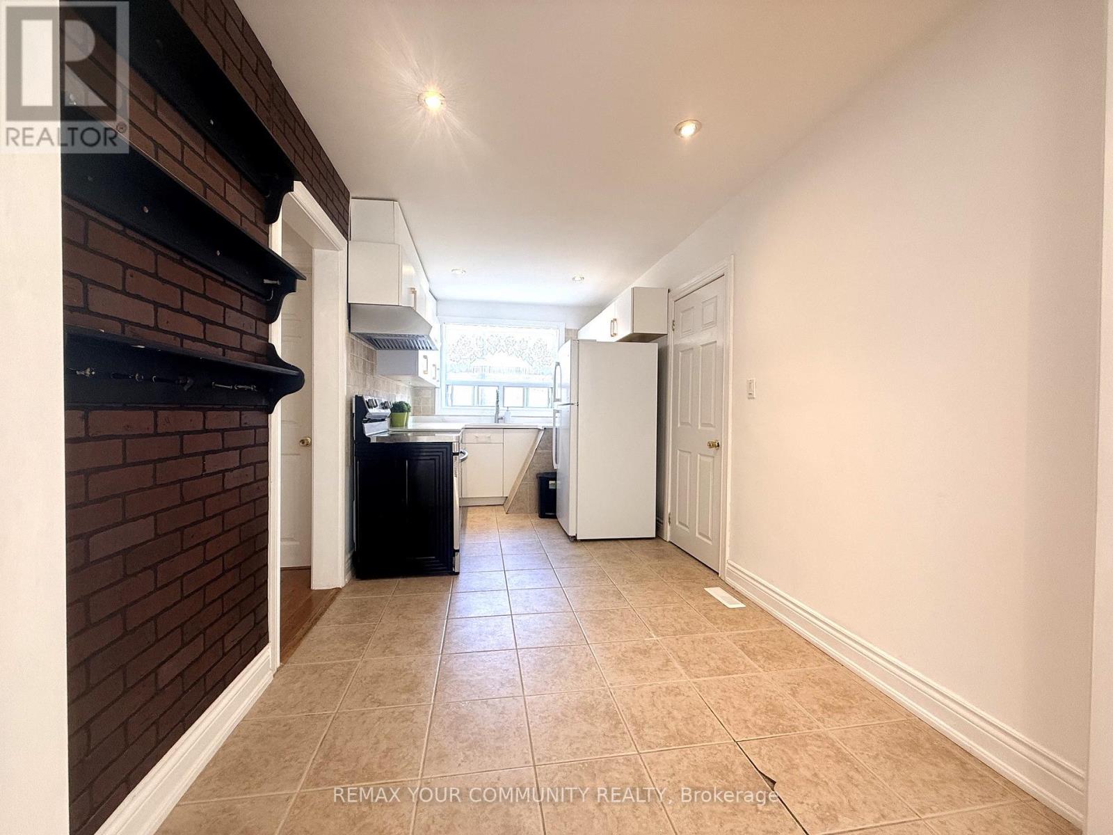 Main - 387 Paliser Crescent N, Richmond Hill, Ontario  L4C 1R5 - Photo 4 - N13235342