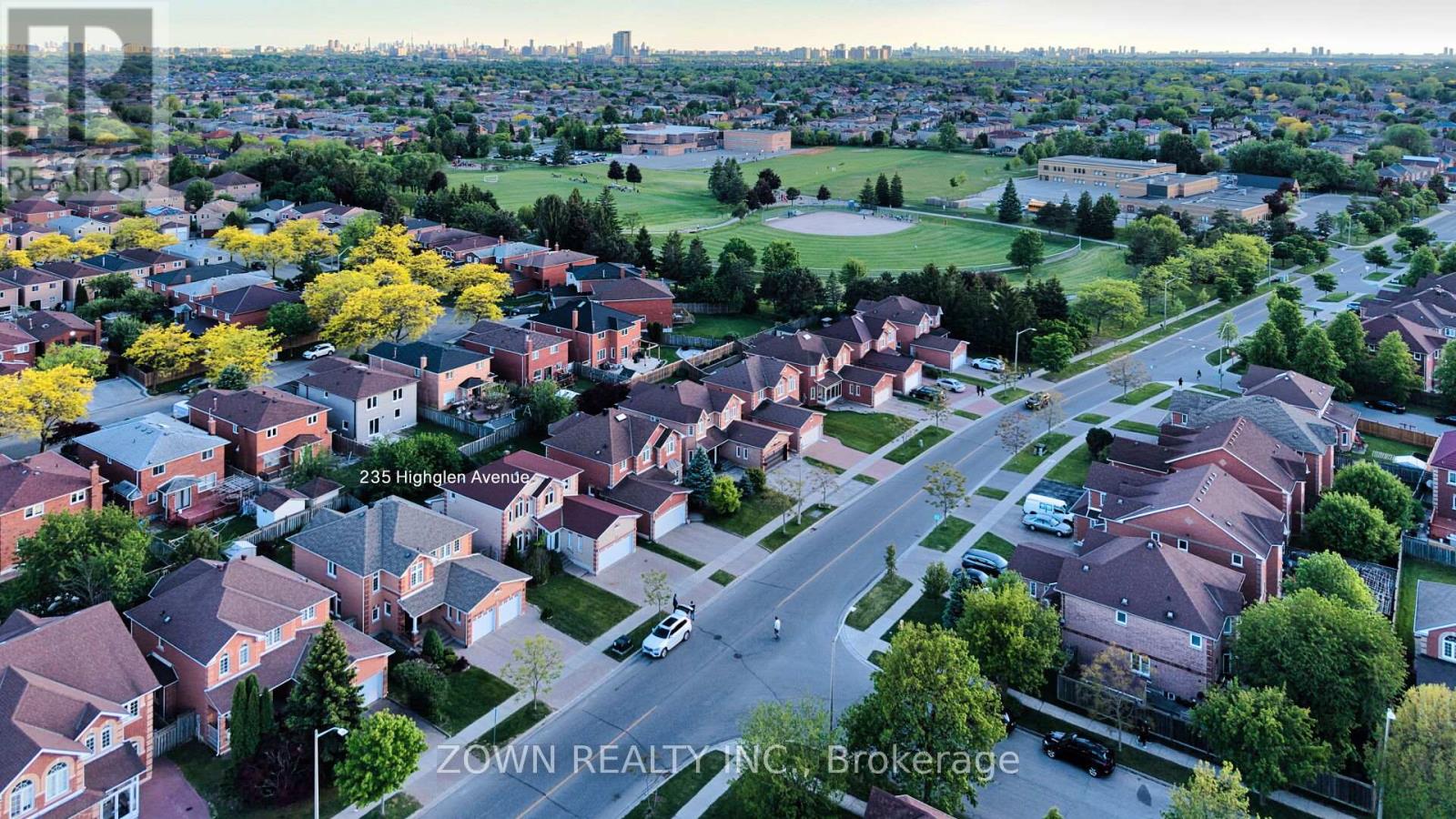 235 Highglen Avenue, Markham, Ontario  L3S 3W4 - Photo 3 - N13235346