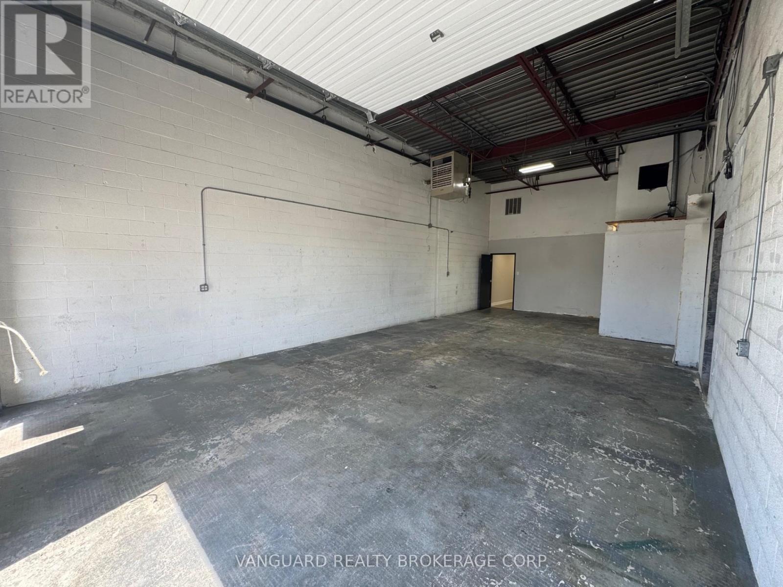 17 & 19 - 877 Alness Street, Toronto, Ontario  M3J 2X4 - Photo 7 - W13233594