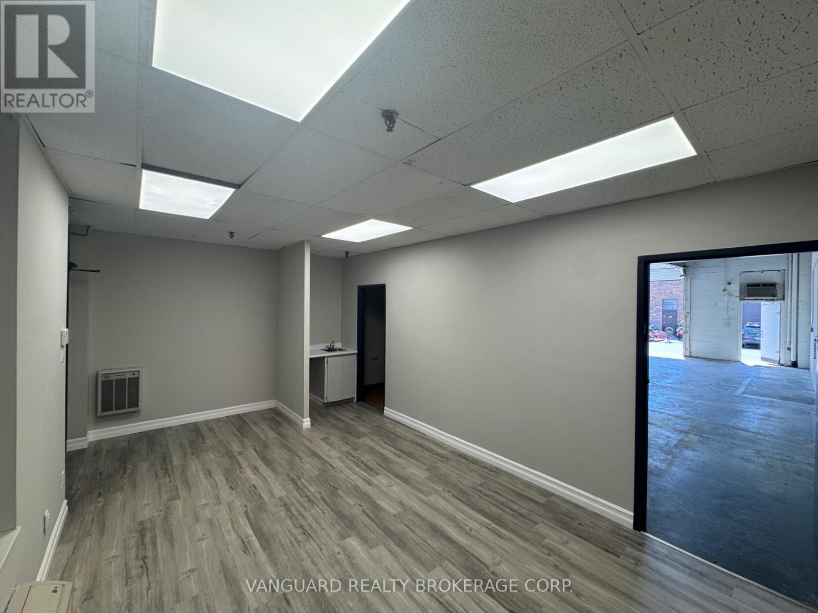 17 & 19 - 877 Alness Street, Toronto, Ontario  M3J 2X4 - Photo 5 - W13233594