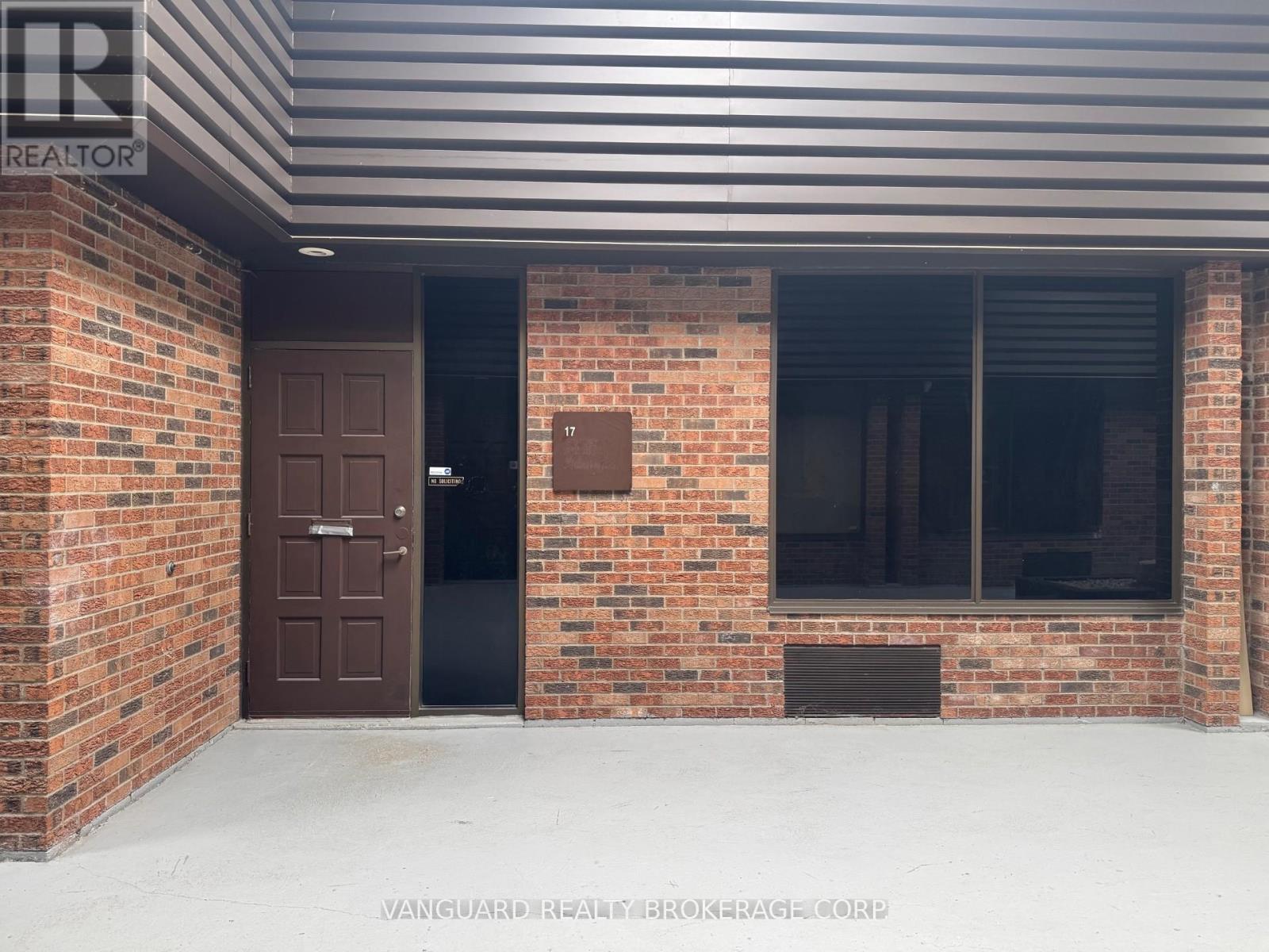 17 & 19 - 877 Alness Street, Toronto, Ontario  M3J 2X4 - Photo 3 - W13233594