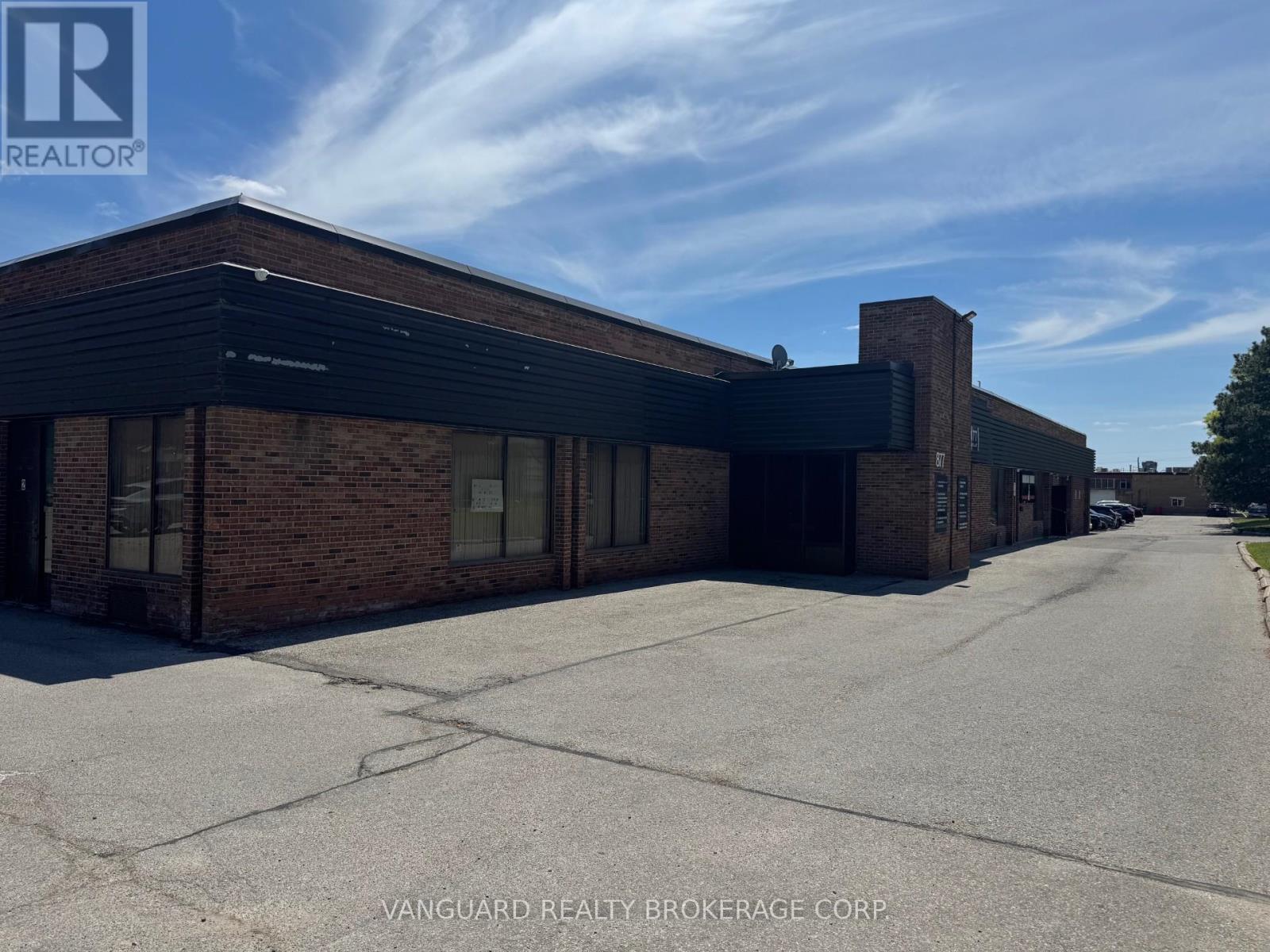 17 & 19 - 877 Alness Street, Toronto, Ontario  M3J 2X4 - Photo 1 - W13233594