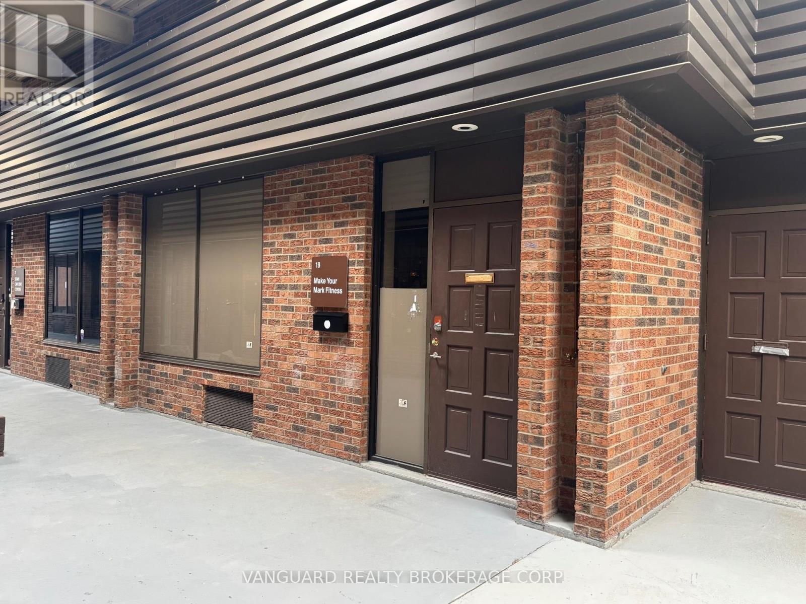 17 & 19 - 877 Alness Street, Toronto, Ontario  M3J 2X4 - Photo 9 - W13233594