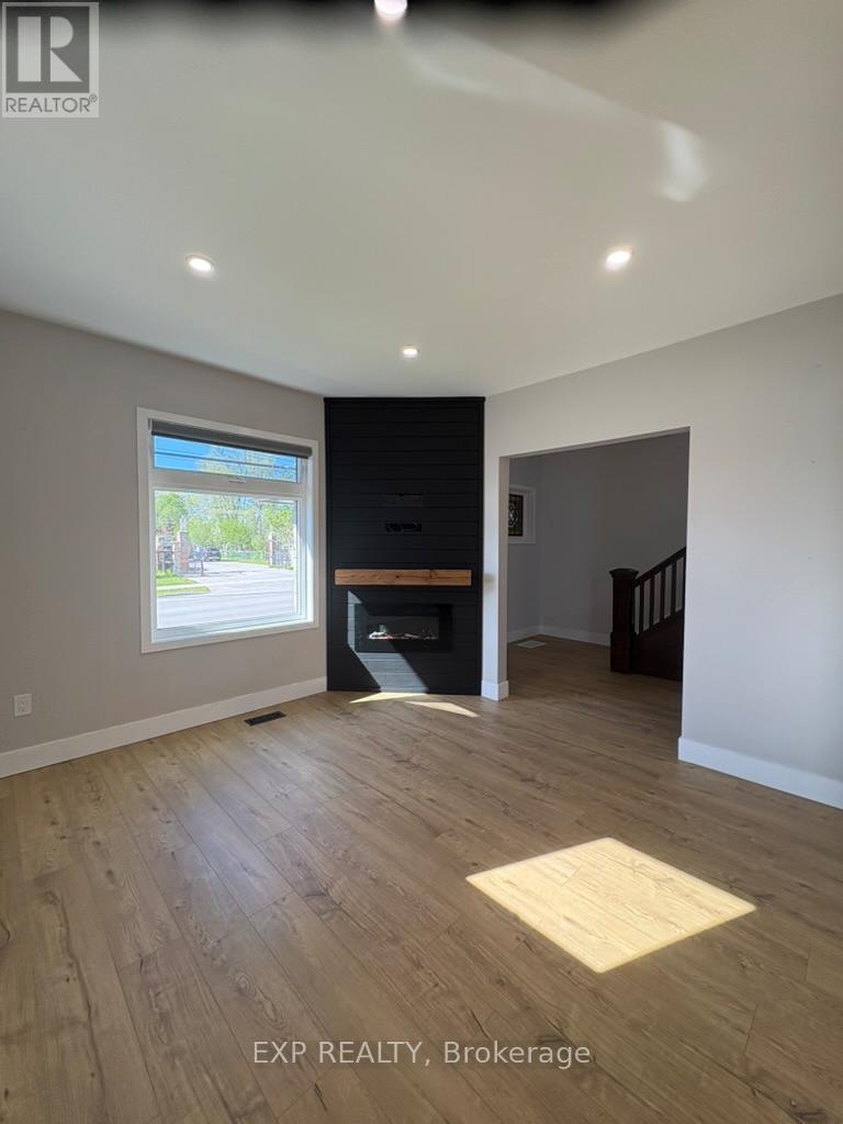 385 Hugel Avenue, Midland, Ontario  L4R 1T8 - Photo 3 - S13235326